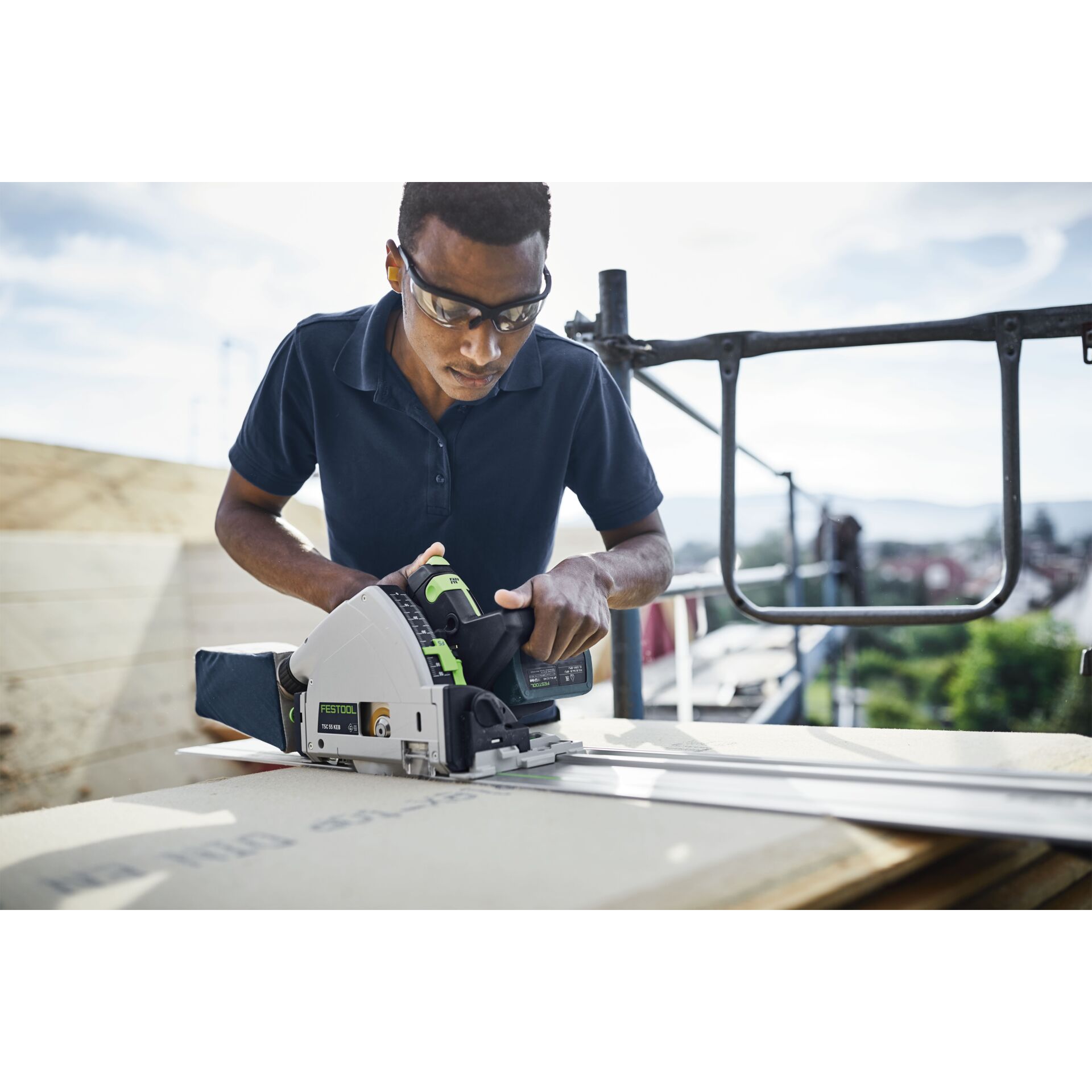 Person, Holzbearbeitung