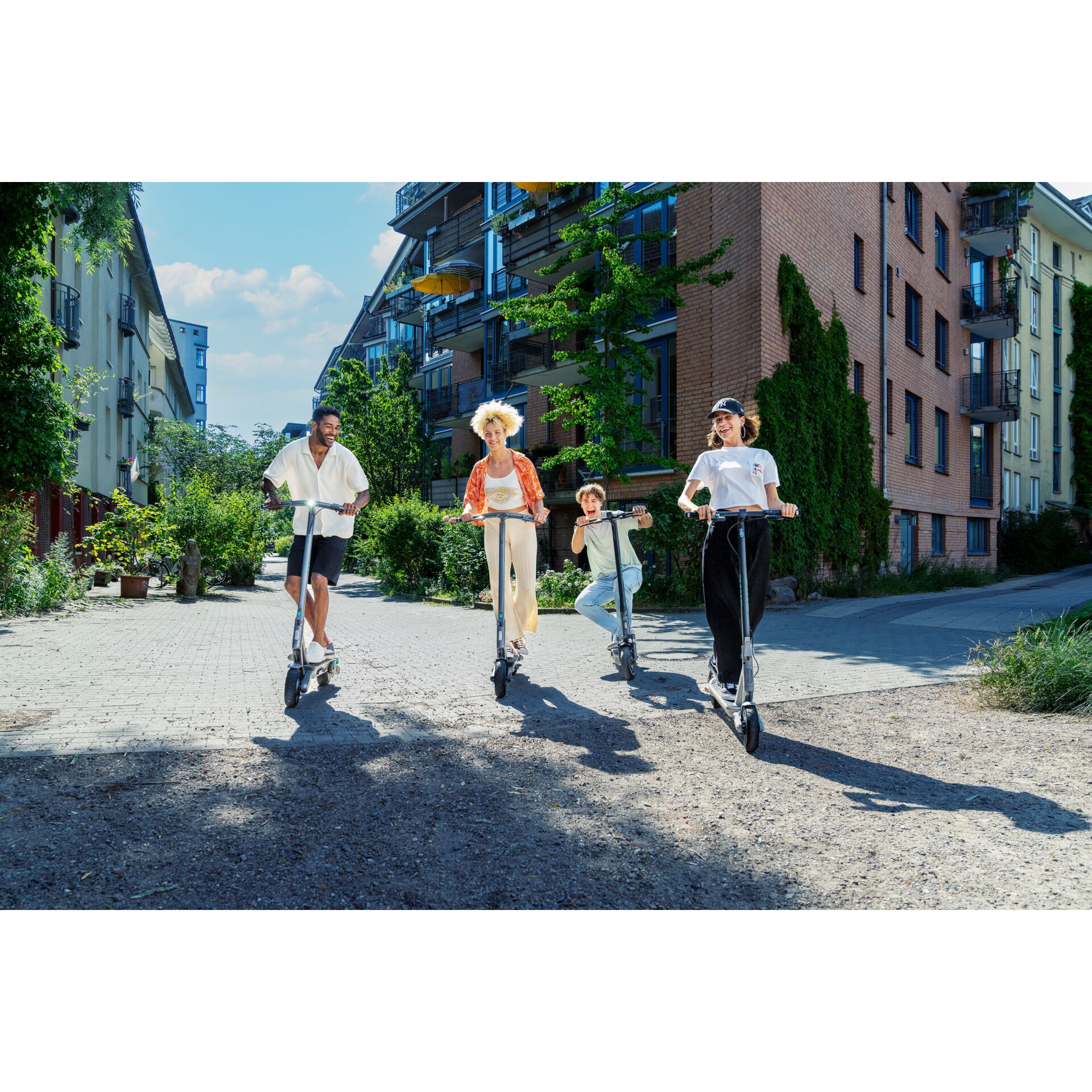 Person, Gehen, E-Scooter, Leute, Nachbarschaft