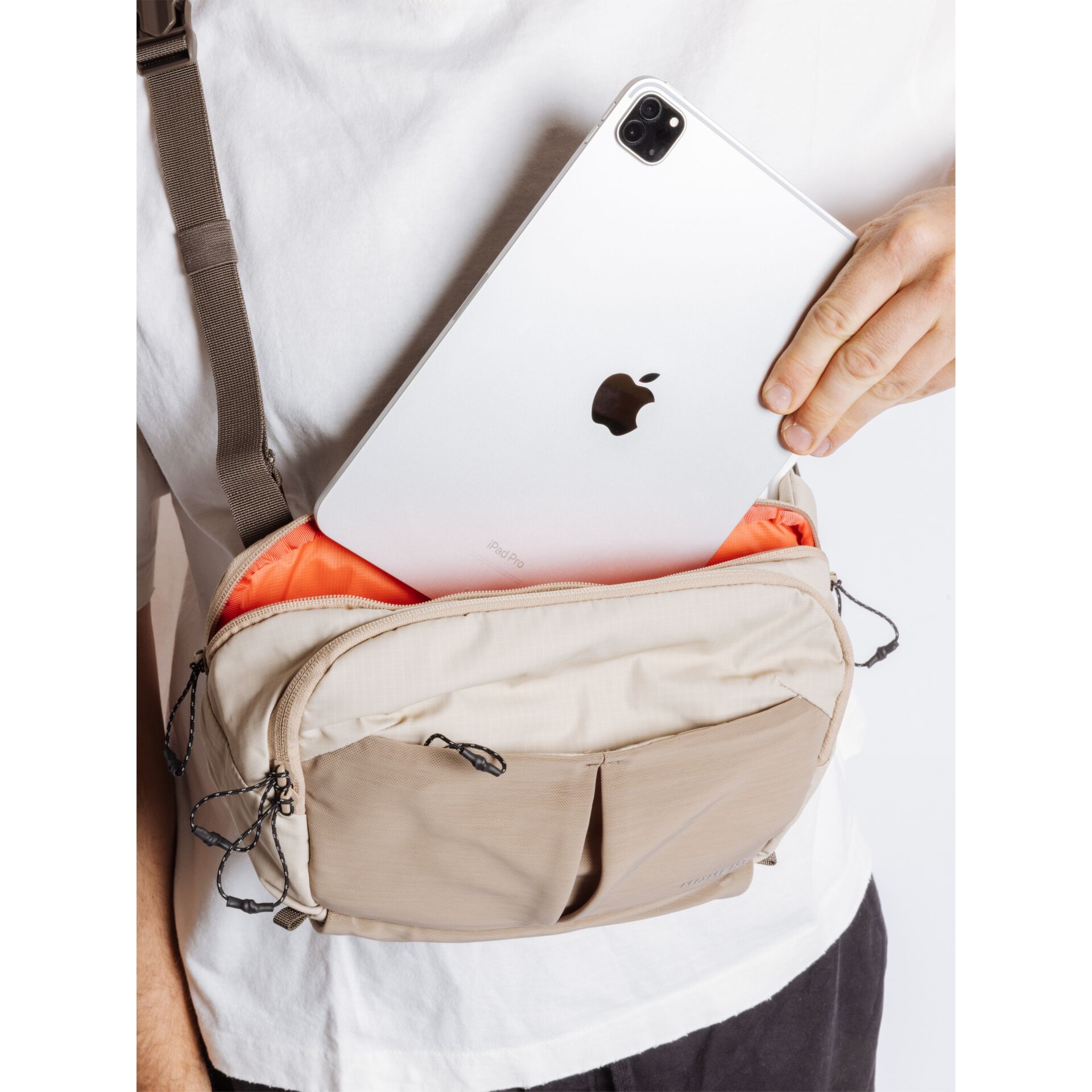 Tasche, Umhängetasche, Tabletfach, Nebengurt, Reißverschluss