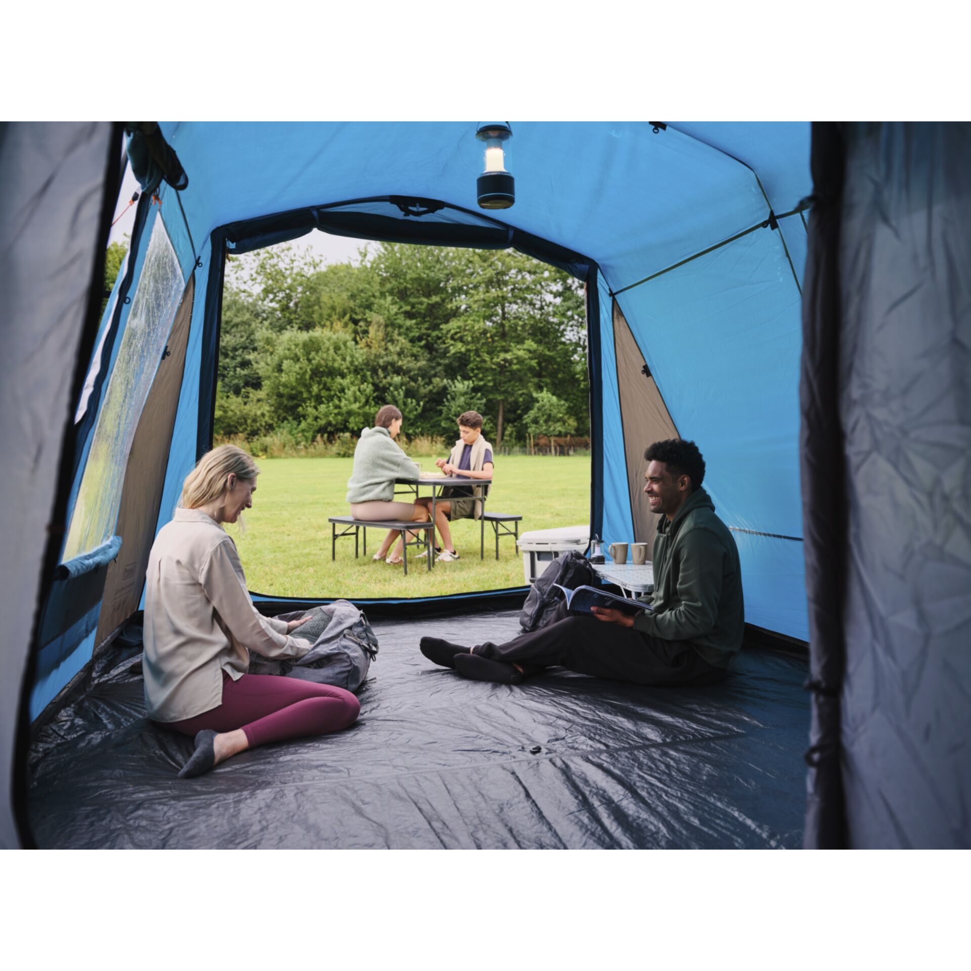 Person, Sitzen, Unterschlupf, Erwachsener, Mann