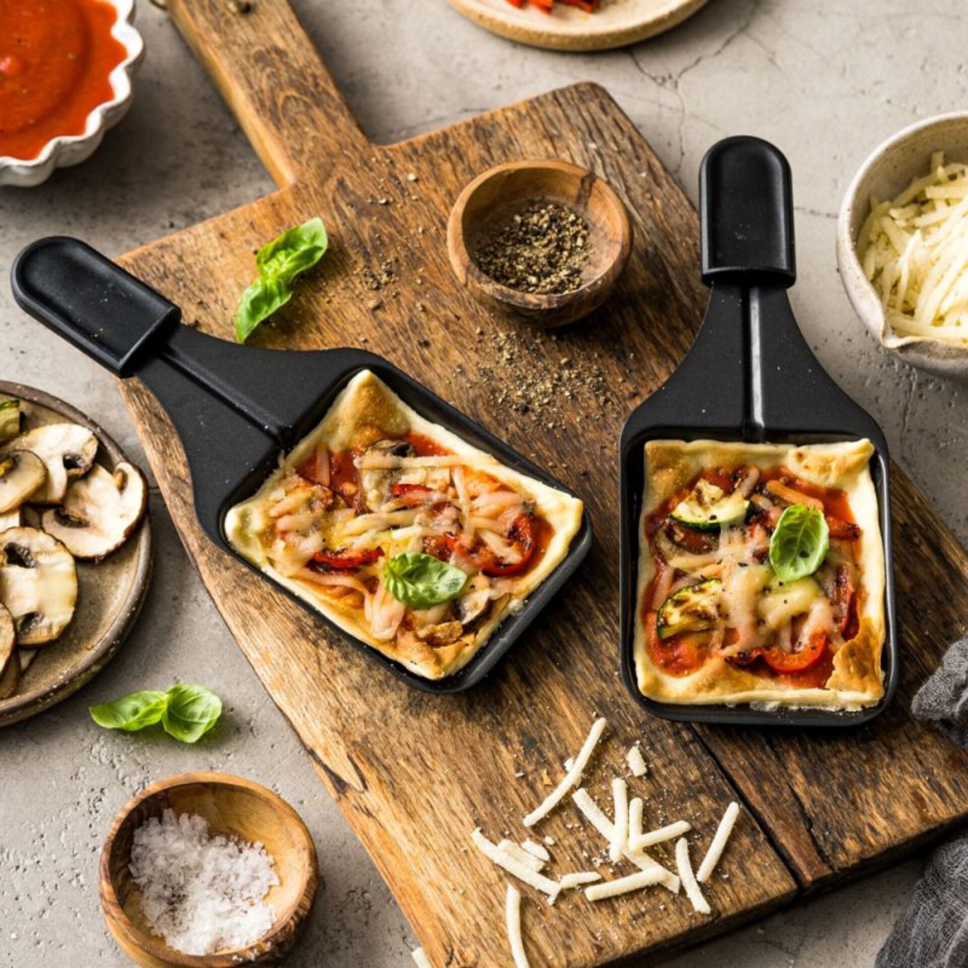 Backblech-Pfanne, Mini-Pizza, Tomate, Käse, Pizzateig