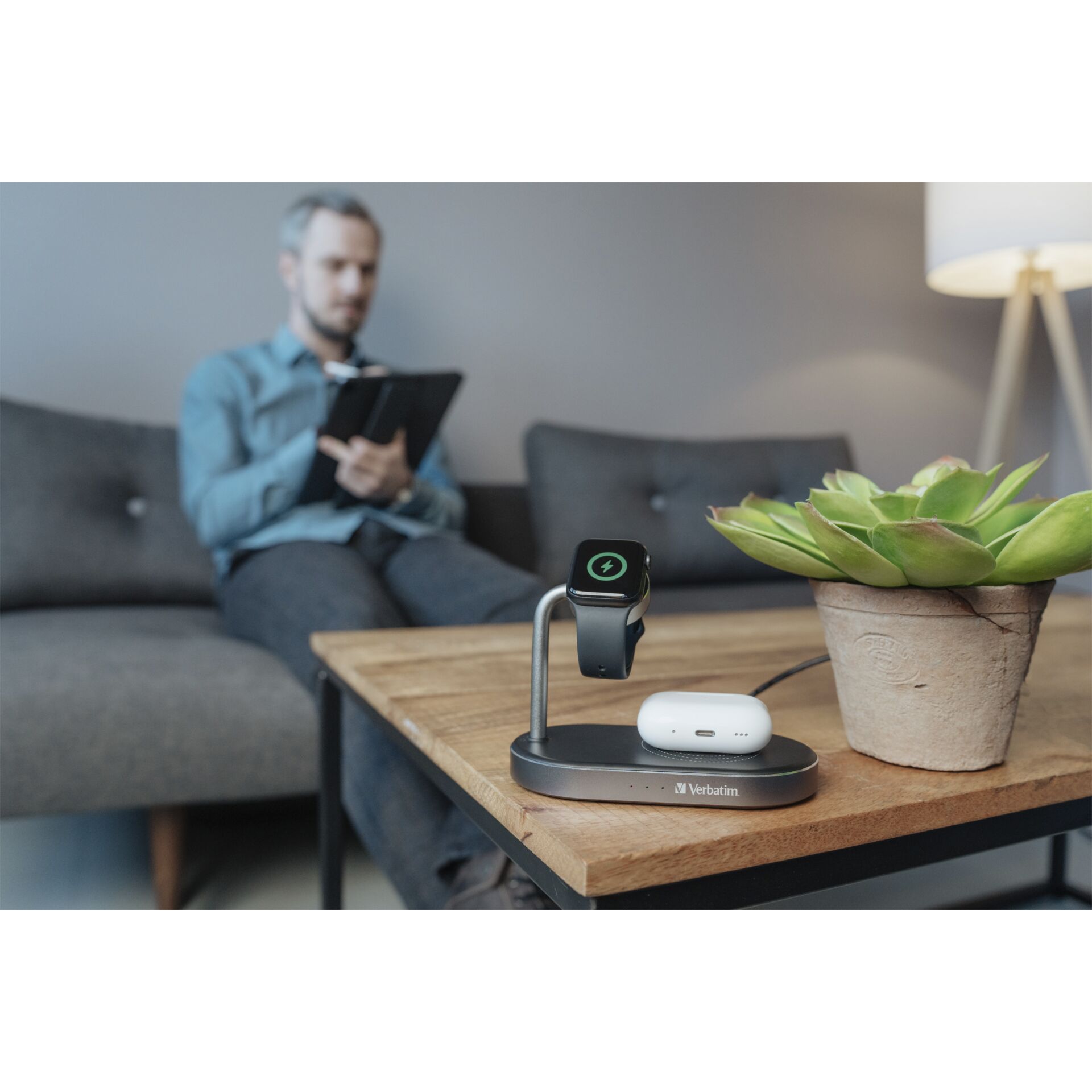 Kaffeetisch, Tabelle, Pflanze, Lampe, Person