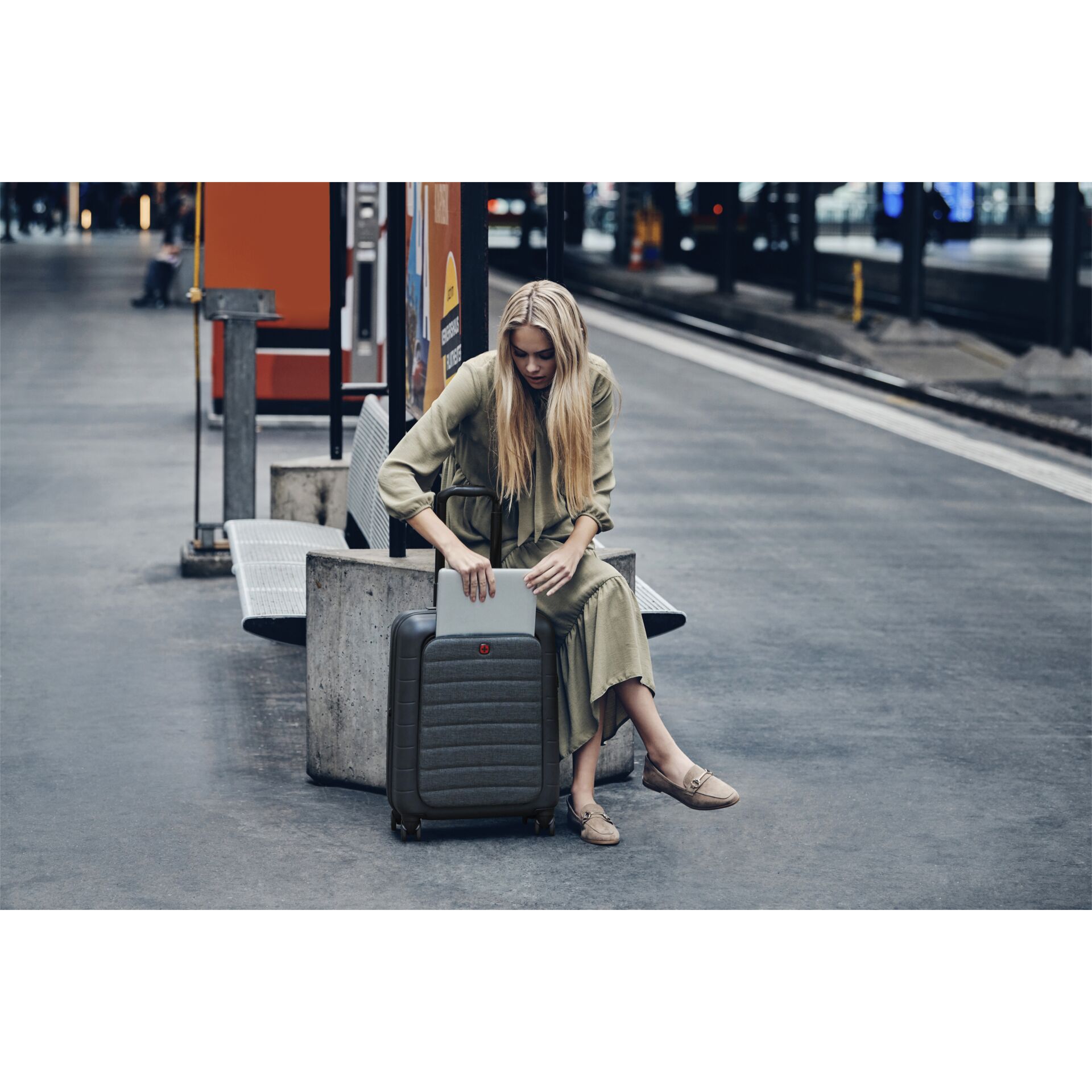 Person, Sitzen, Erwachsener, Weiblich, Frau