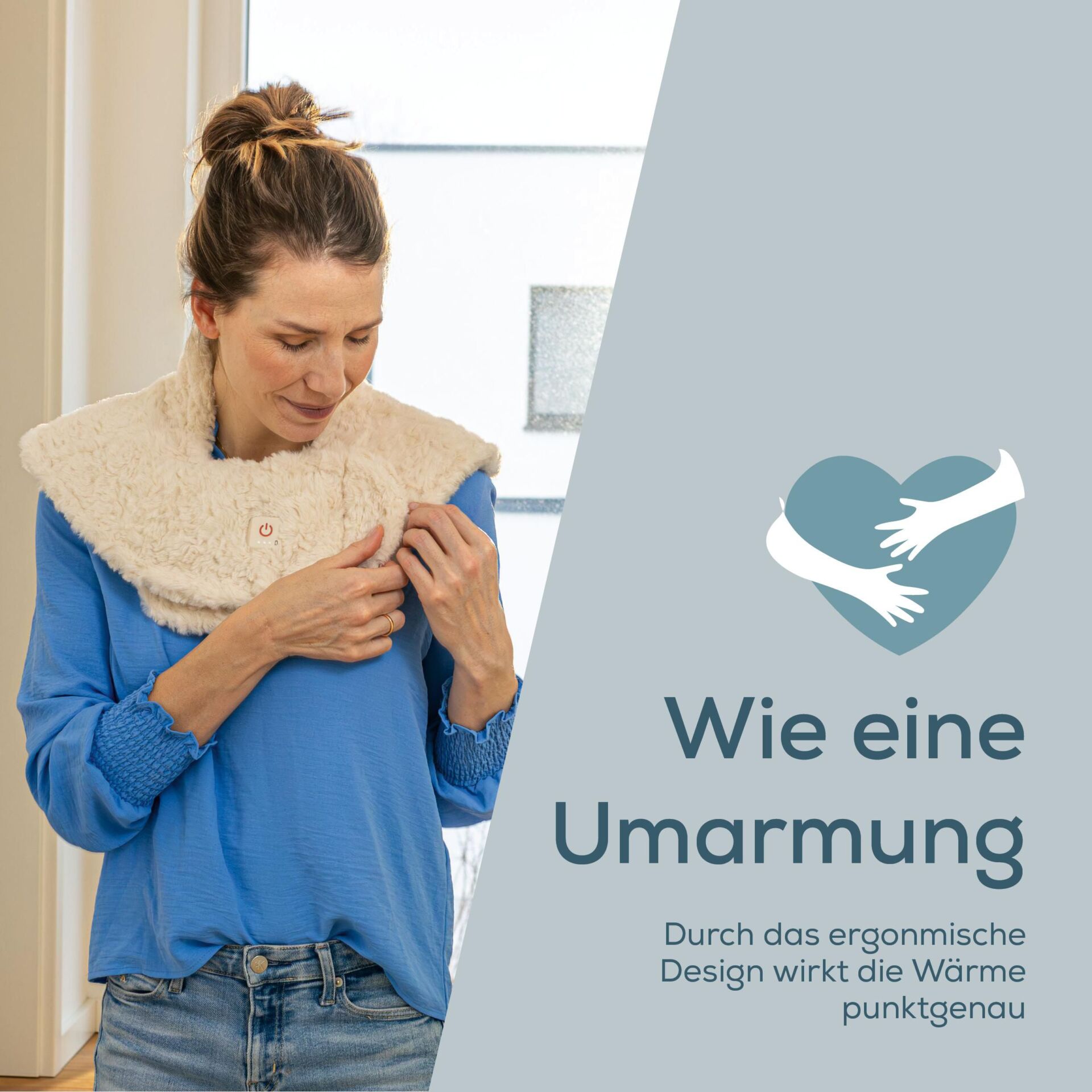Frau, blauer Pullover, Fell-Schal, Umarmung, Pullover