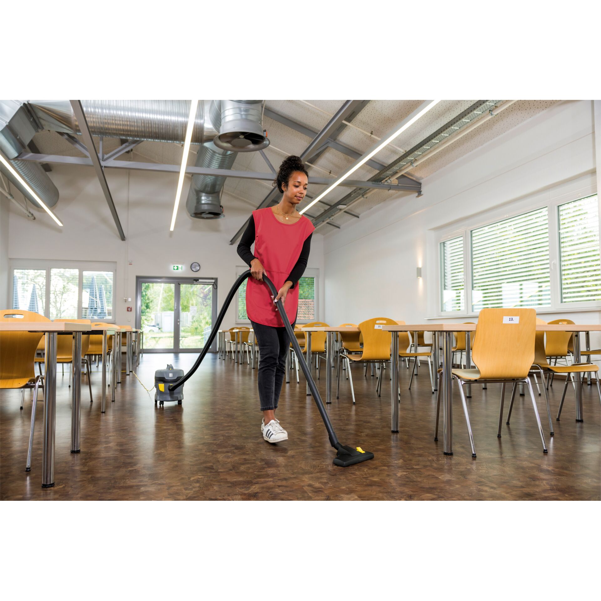 Drinnen, Innenarchitektur, Reinigen, Person, Halskette