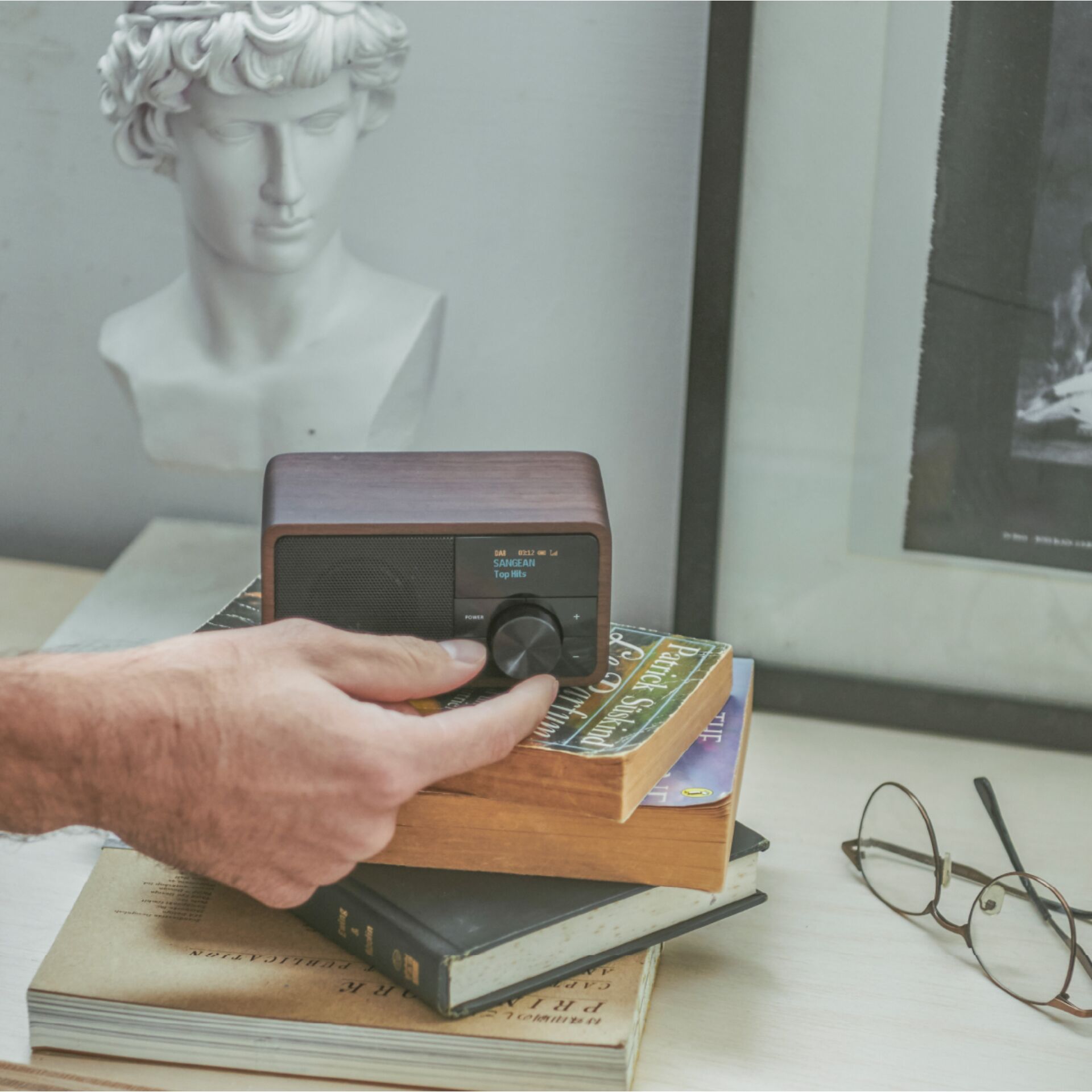Person, Buch, Veröffentlichung, Gesicht, Brille