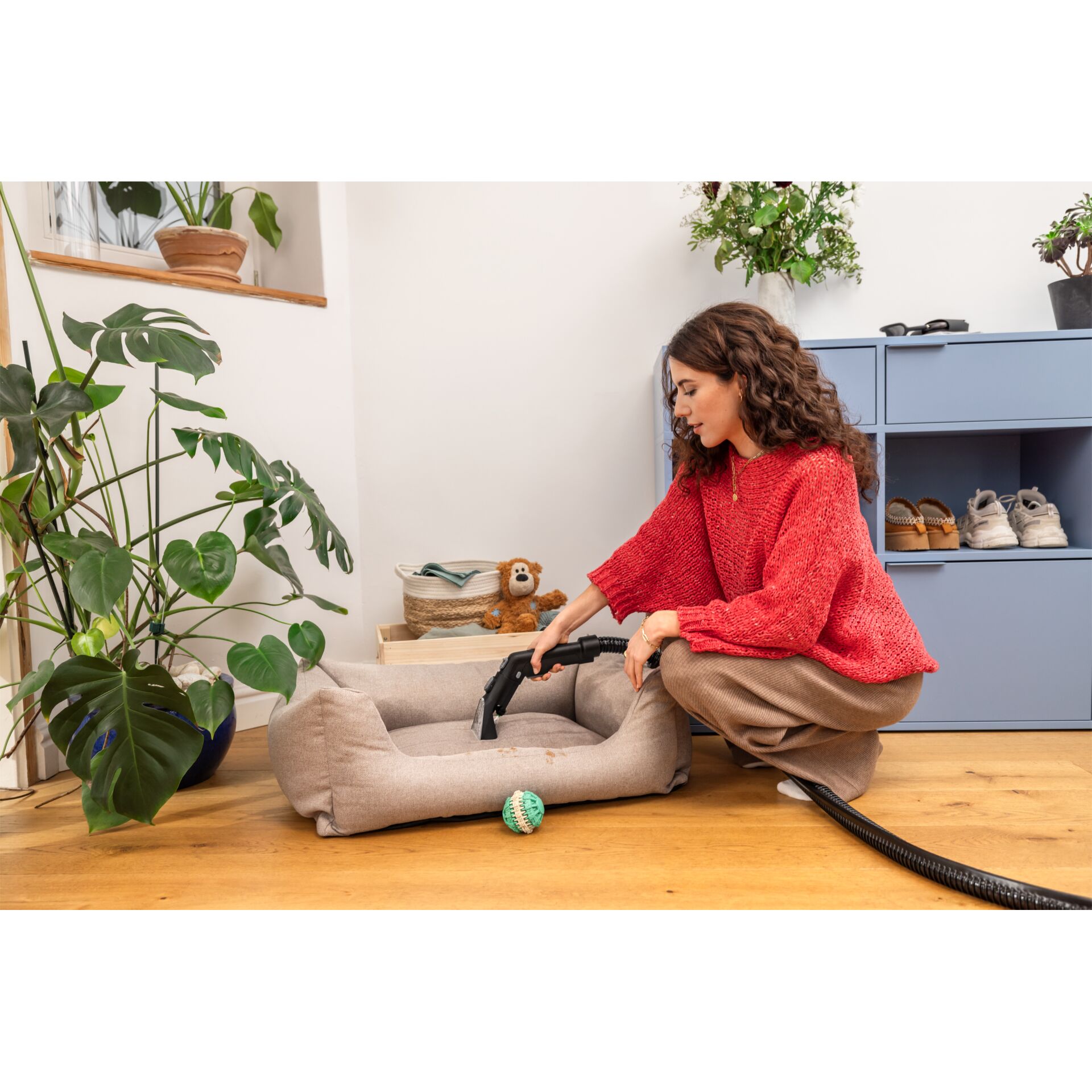 Person, Sitzen, Kleidung, Schuhwerk, Schuh