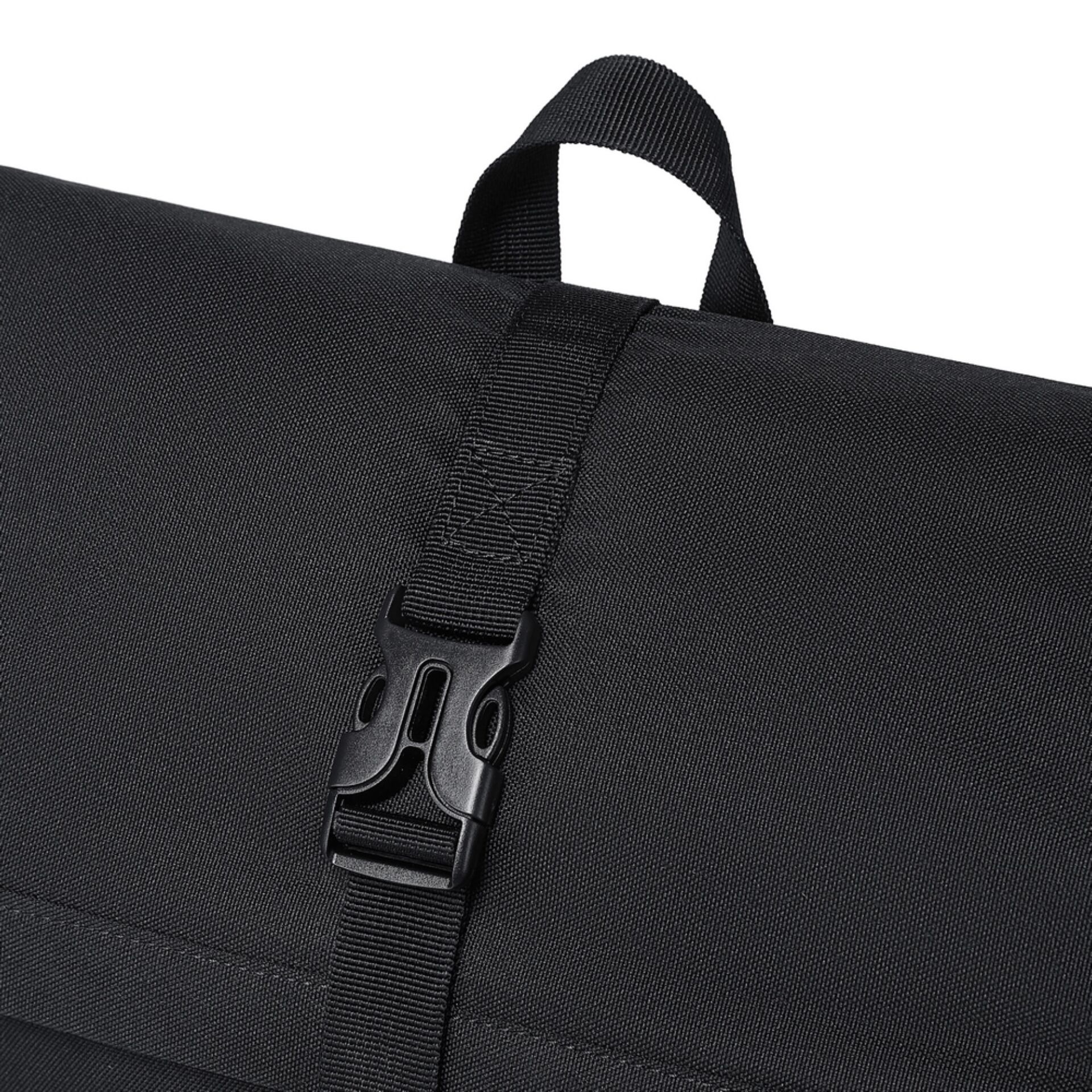 Tasche, schwarzes Gewebe, Kunststoffschnalle, Steckverschluss, Trageschlaufe