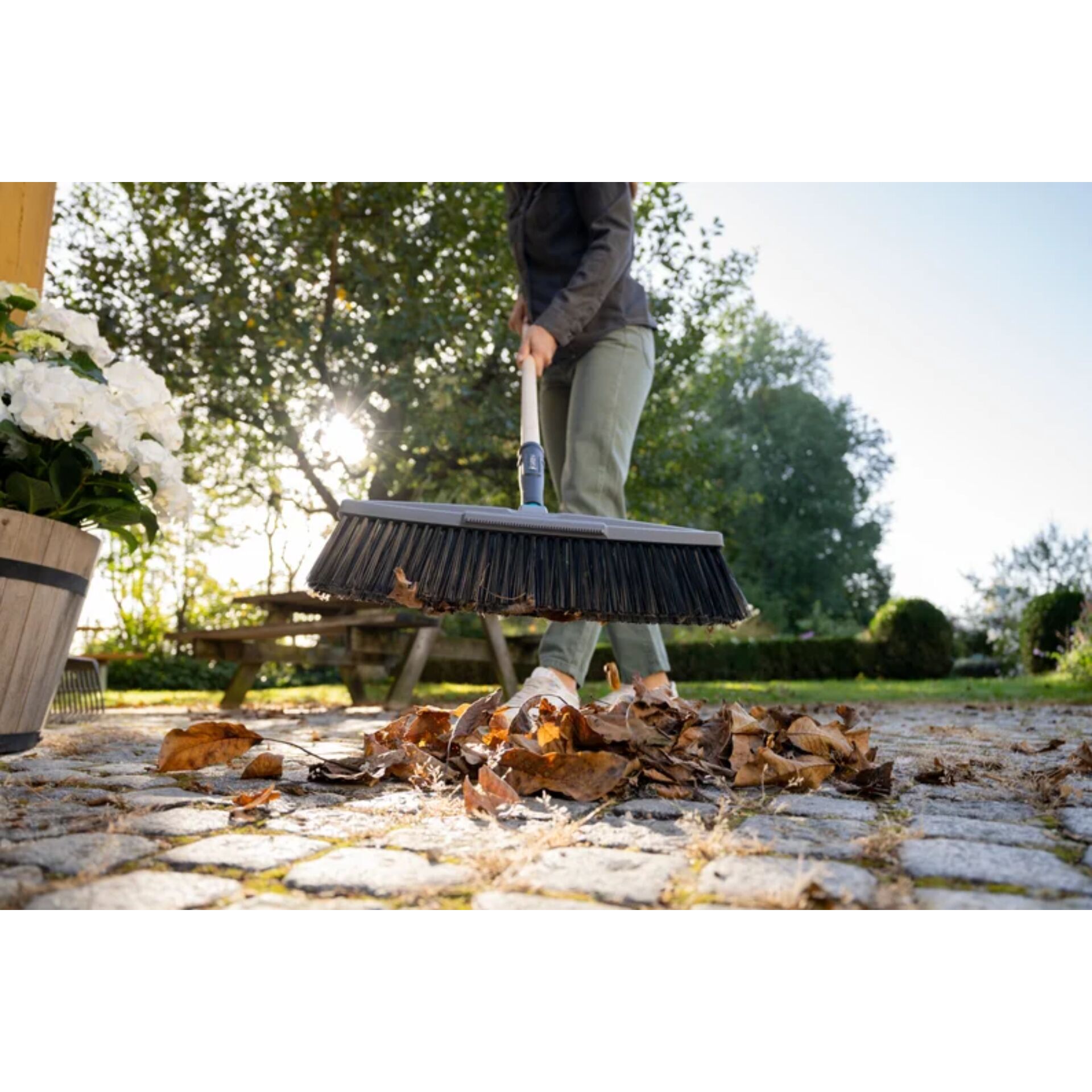 Schneebesen, Kehrbesen, Herbstlaub, Gartenpflege, Streifenbürste