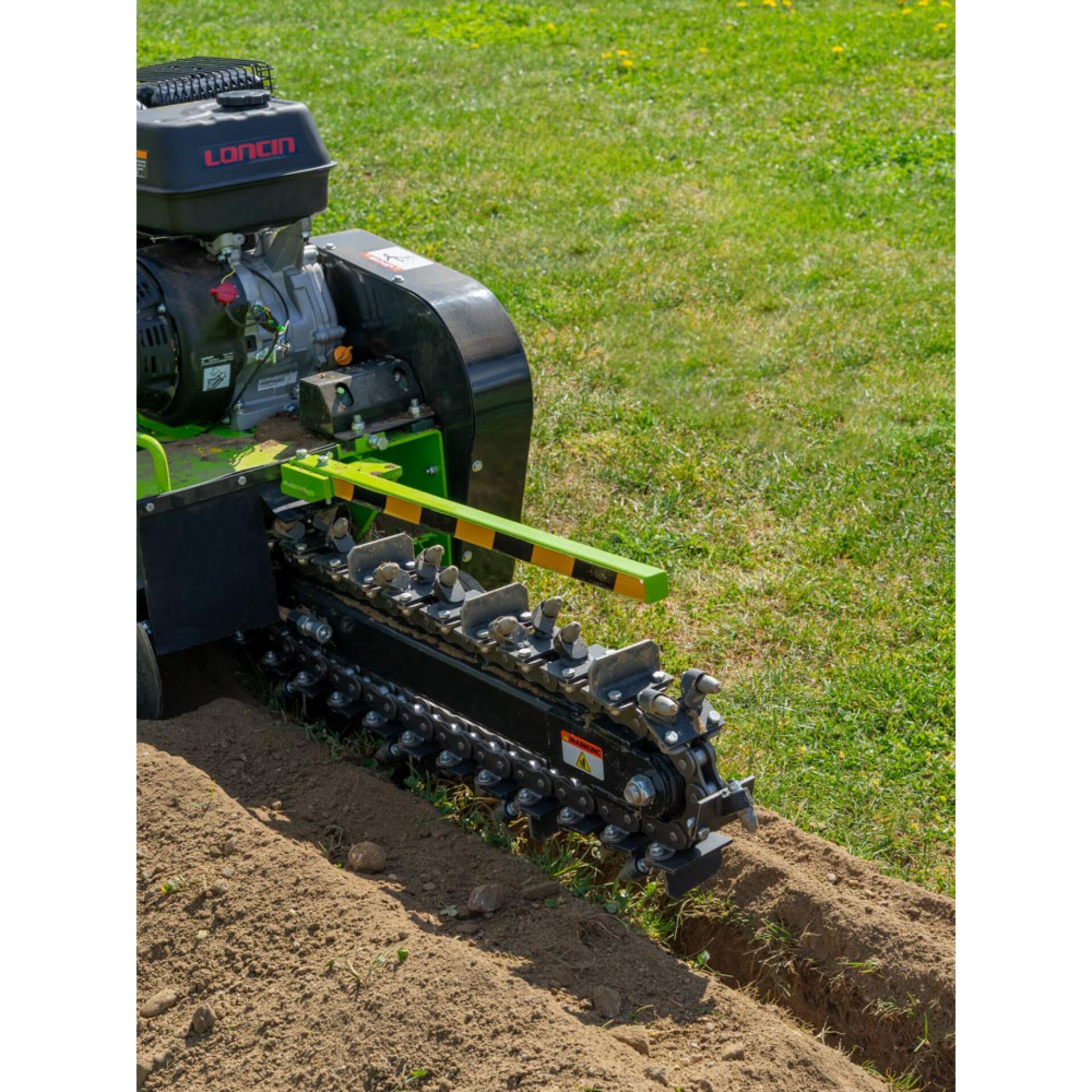 Bodenbearbeitung, Anbaugerät, Gartenmaschine, motorbetrieben, grünes Anbauteil
