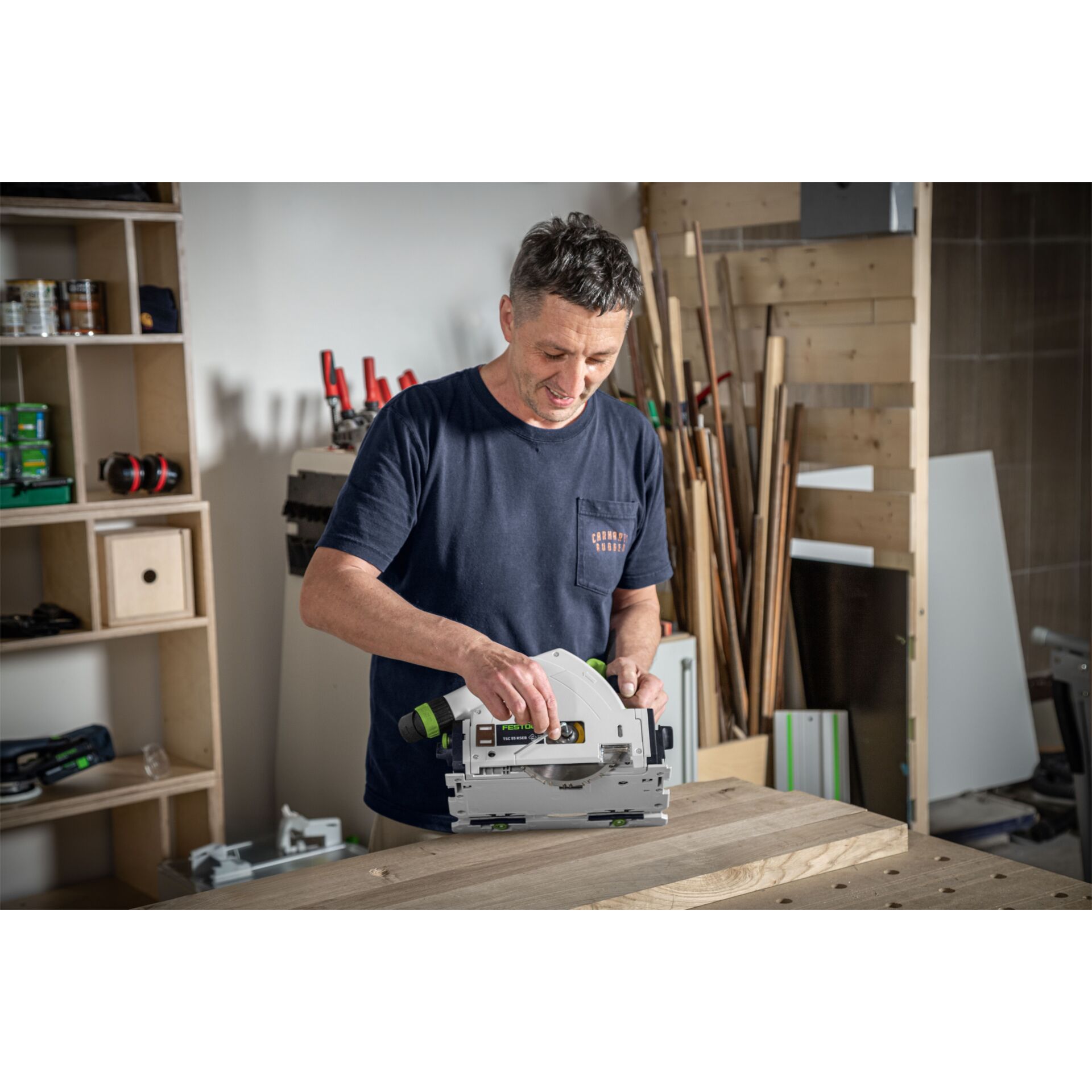 Person, Holzbearbeitung