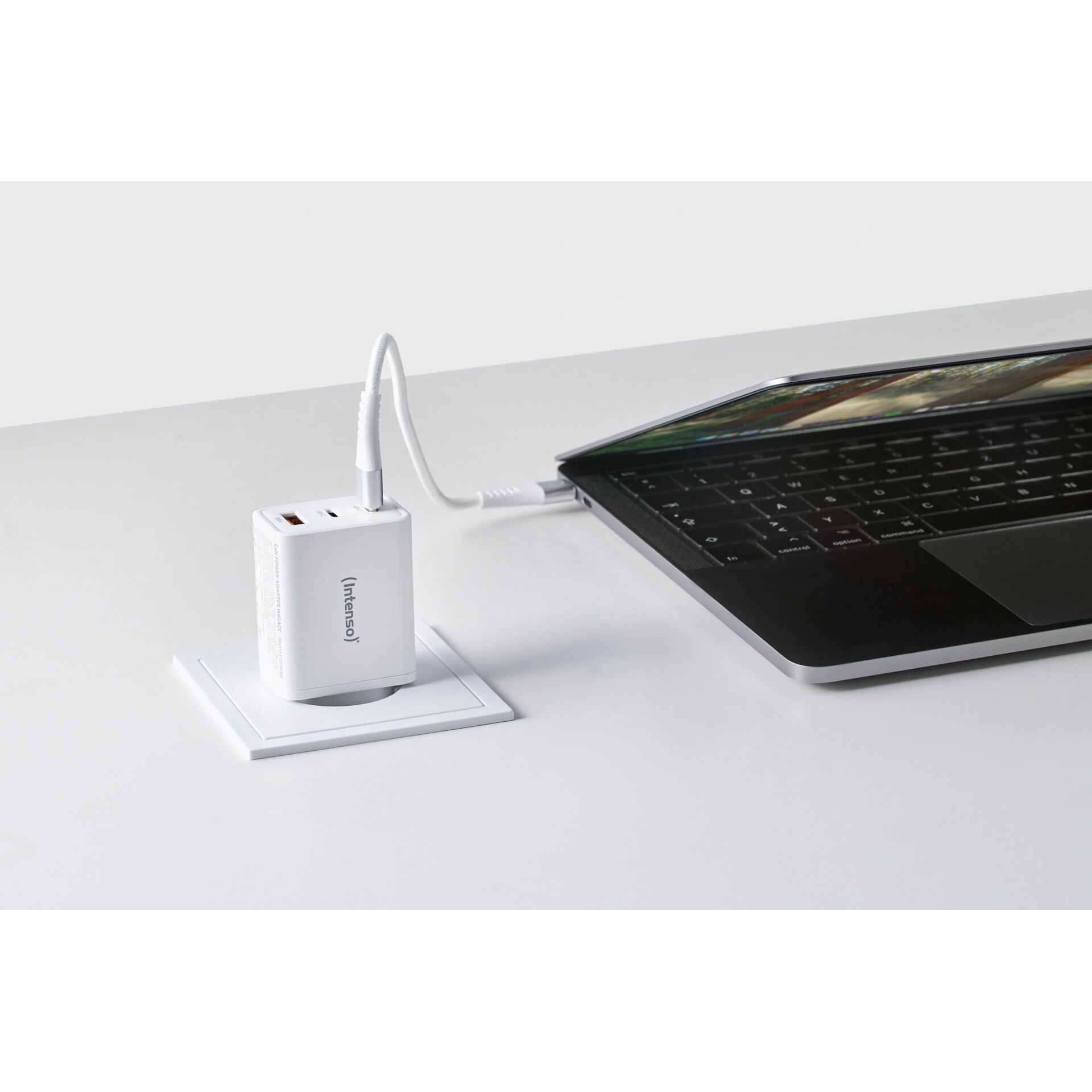 USB-C Adapter, Laptop Ladegerät, Dockingstation, Weißes Zubehör, Schreibtisch Power-Hub