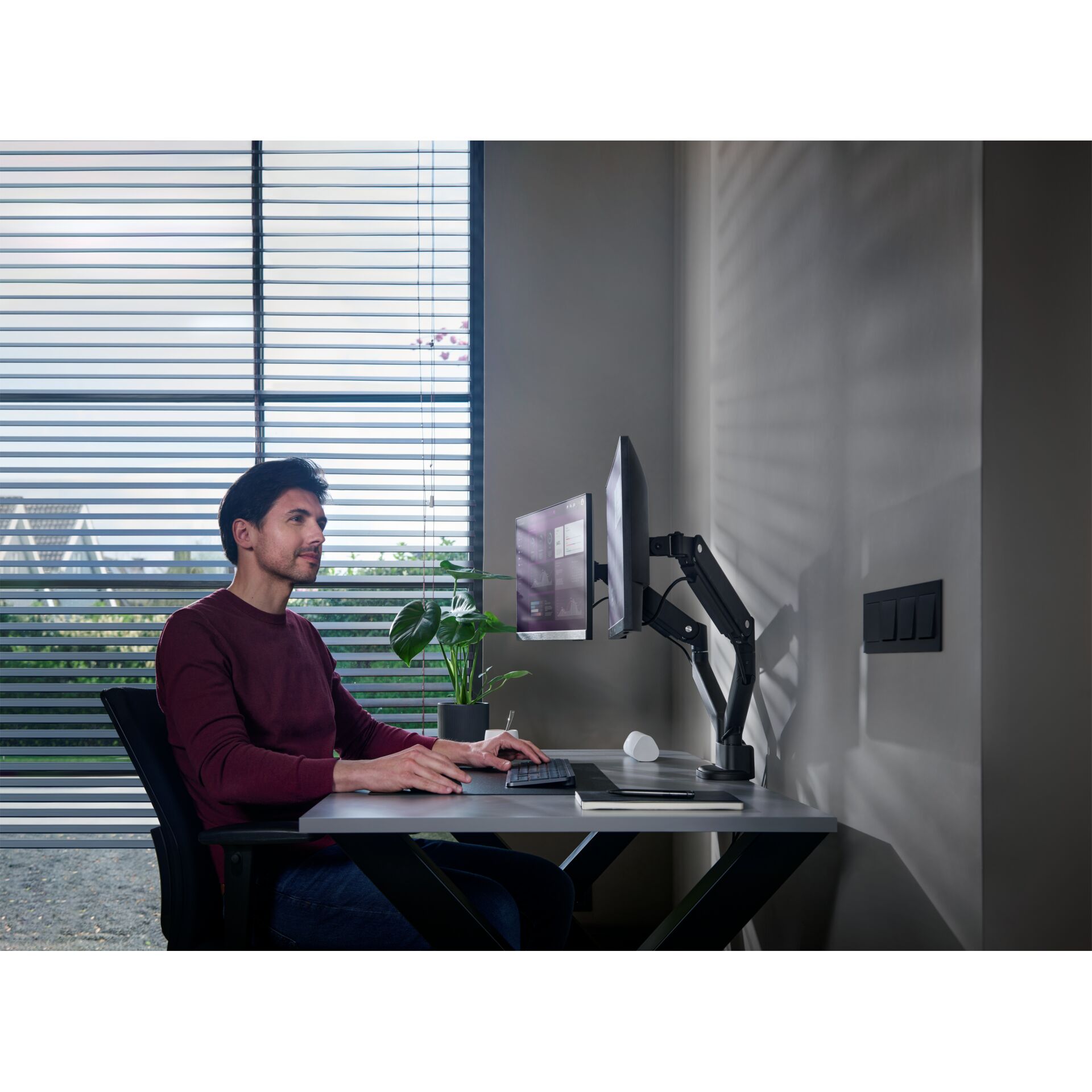 Moebel, Tabelle, Schreibtisch, Sitzend, Innenarchitektur