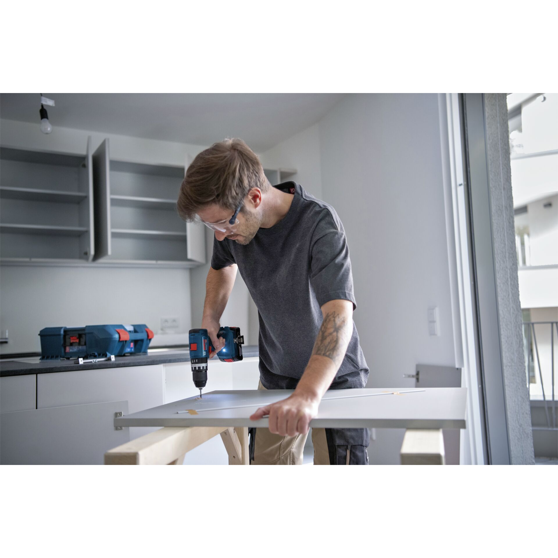 Elektrische Bohrmaschine, Werkzeug, Moebel, Tabelle, Innenarchitektur