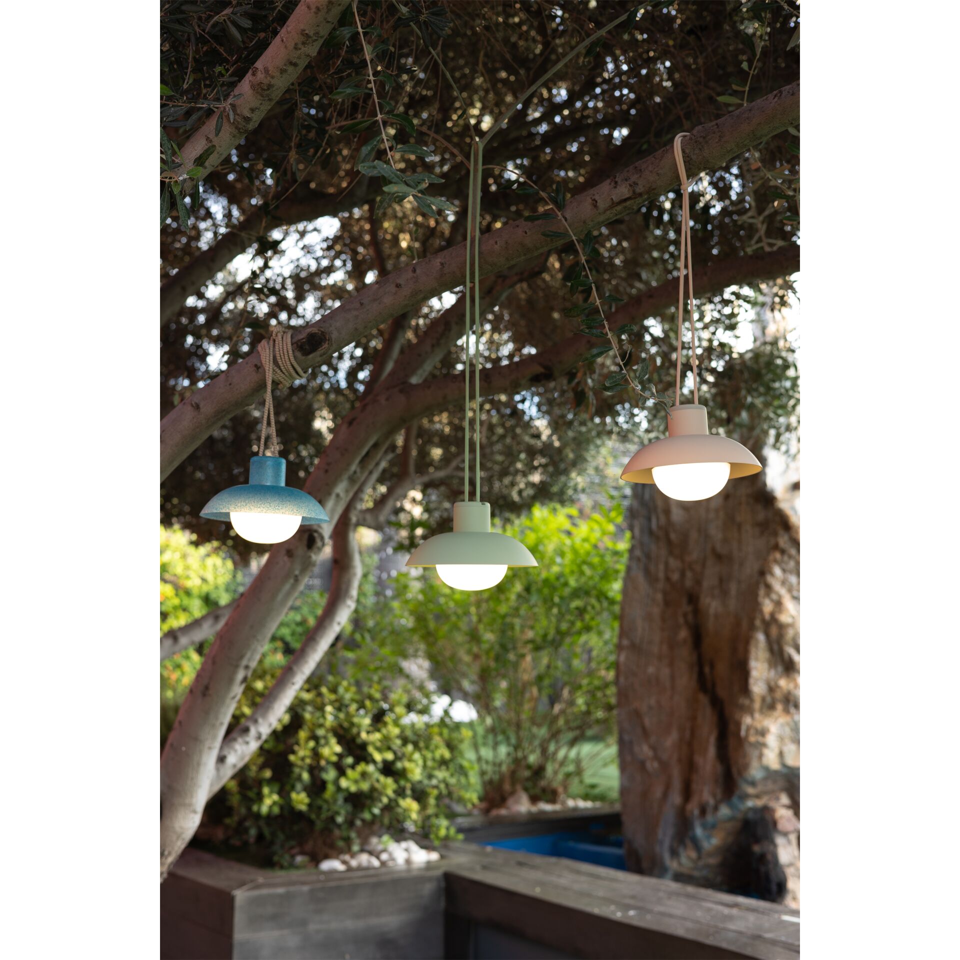 hängende lampe, gartenbeleuchtung, outdoor dekor, hängendes licht, bunte lampe