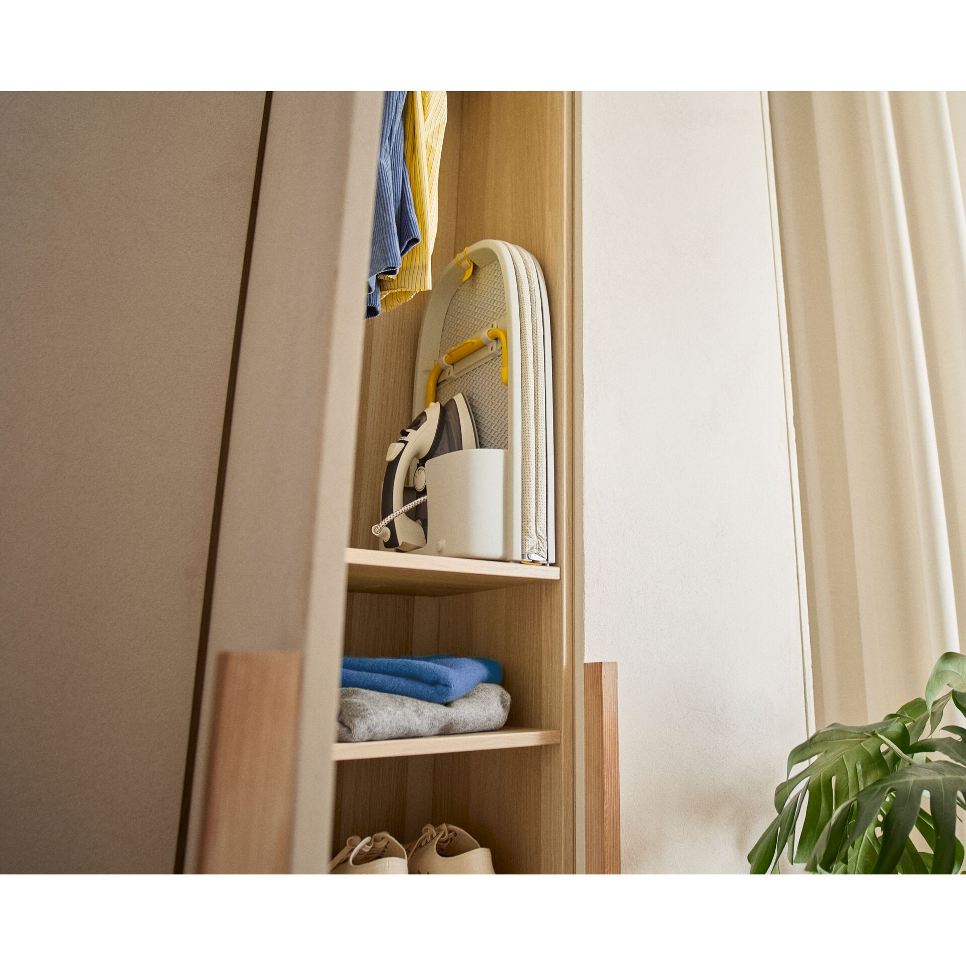 Kleiderbügel, Bügelbrett, Steckbrett, Schrank, Kleiderschrank