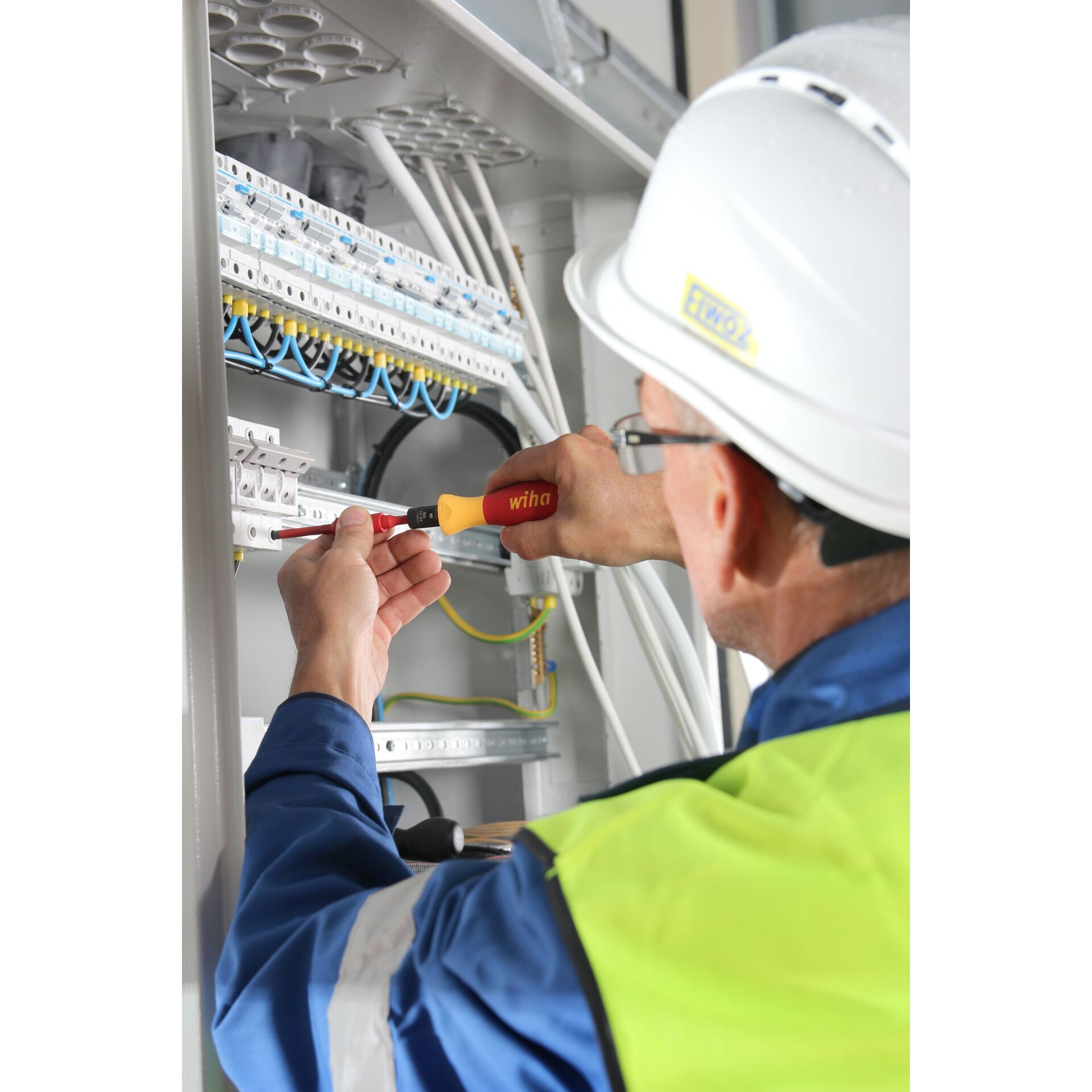 Person, Arbeiter, Schutzhelm, Helm, Schraubenzieher