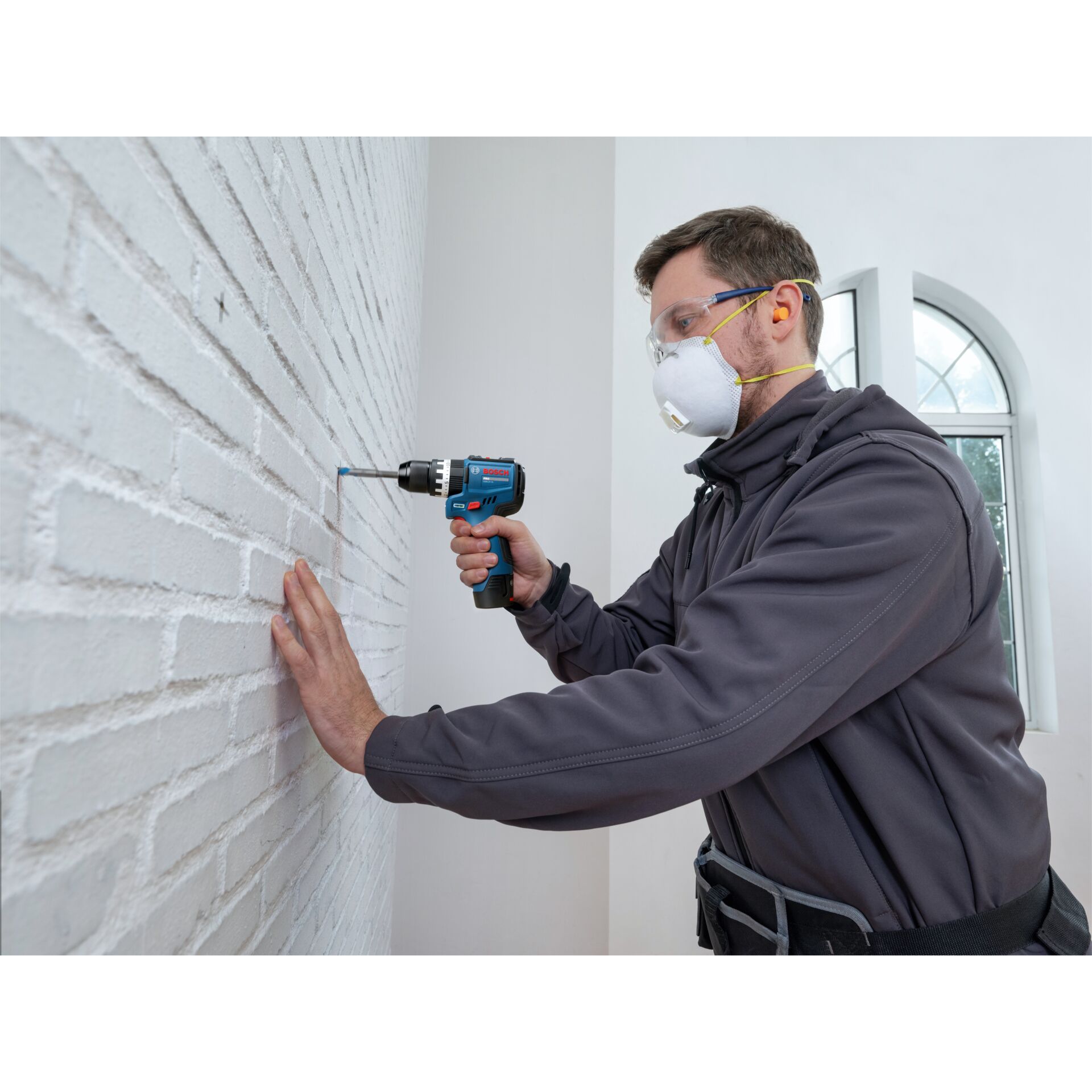 Bohrmaschine, Schraubendreher, Wandmontage, Schutzmaske, Arbeitsoutfit
