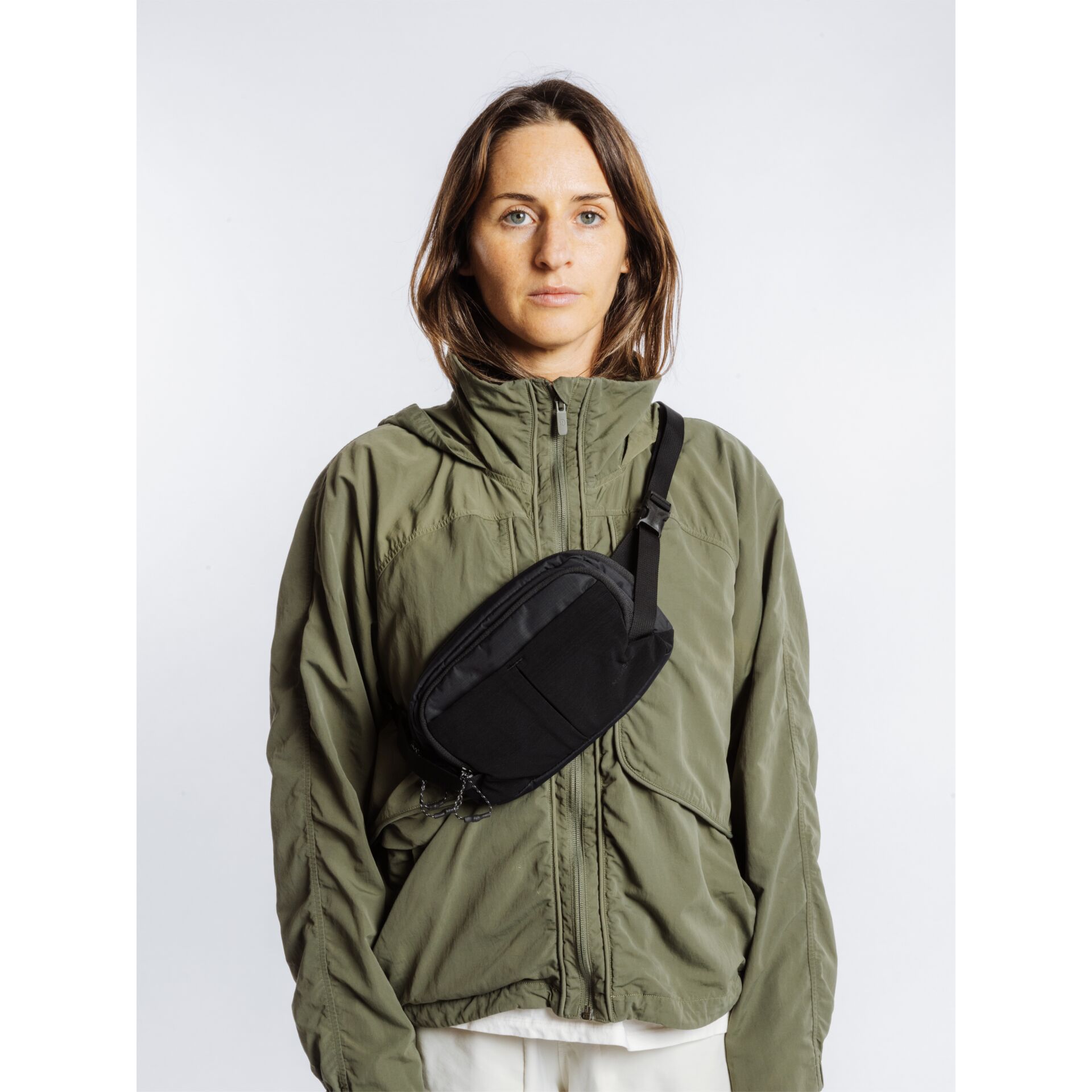 Regenjacke, Olivegrün, Hardshell, Tragegurt, Crossbody-Tasche