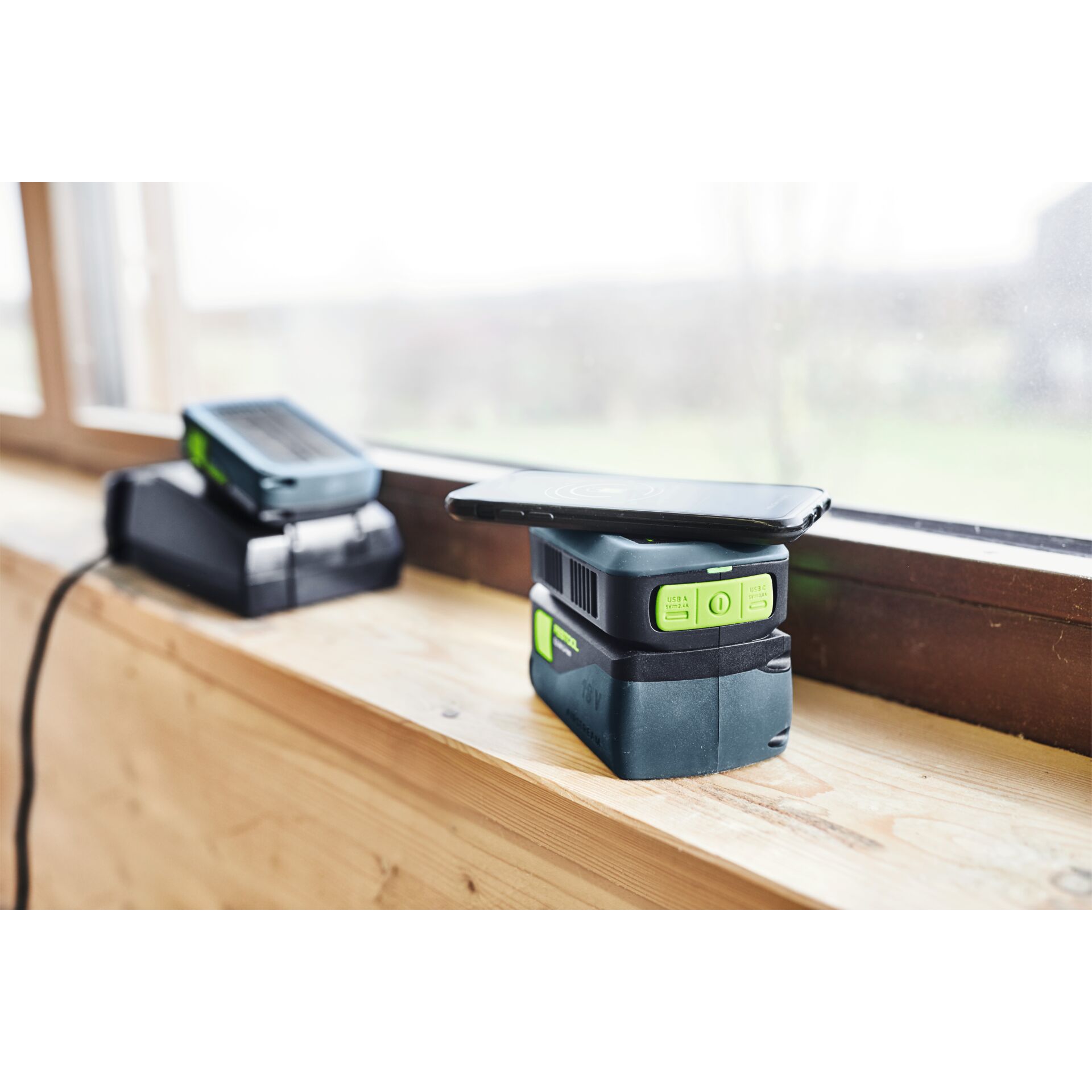 Li-Ion Akku, Werkzeugakku, Ladegerät, Smartphone-Ladegerät, Batterie-Ladegerät