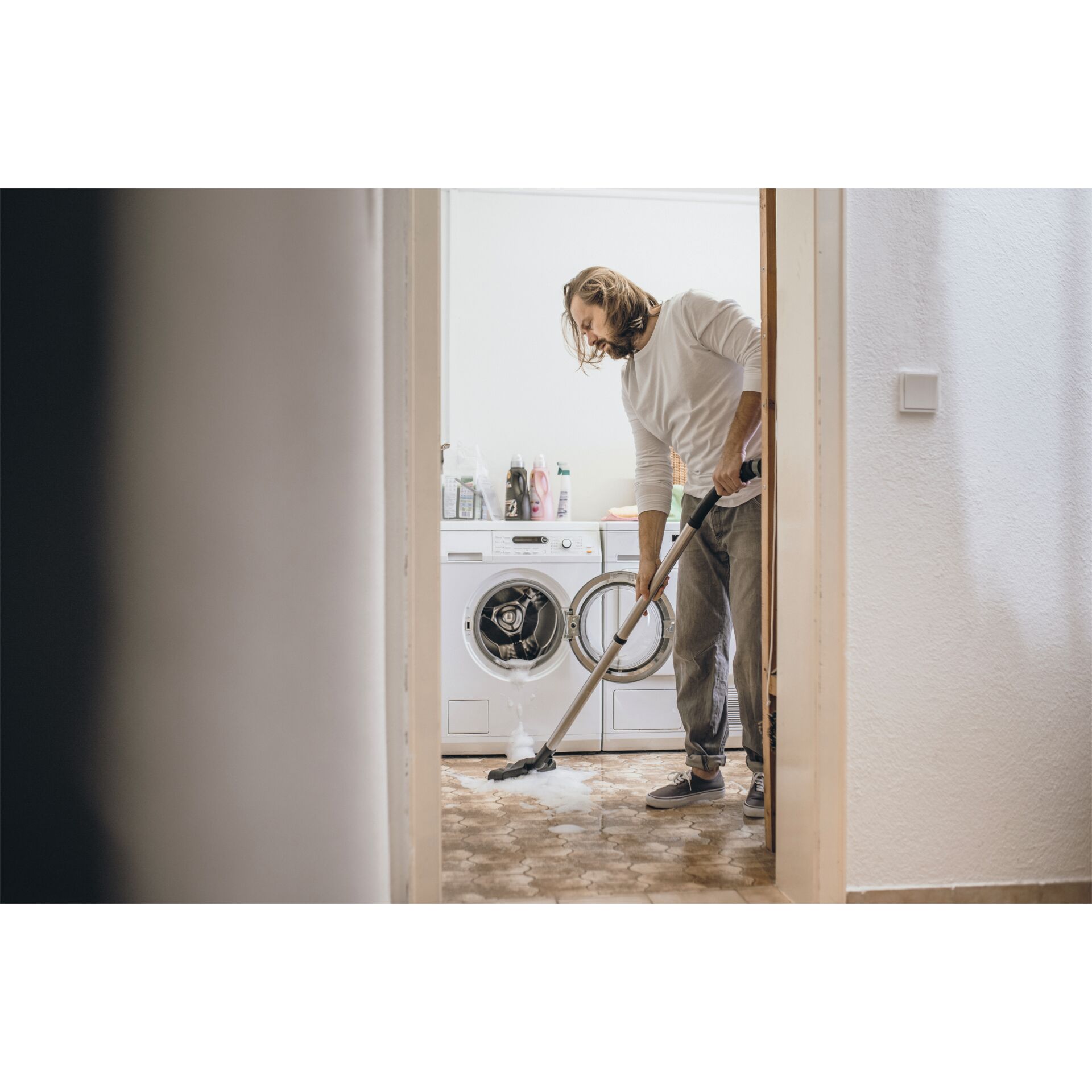 Drinnen, Innenarchitektur, Elektrisches Gerät, Waschmaschine, E-Scooter