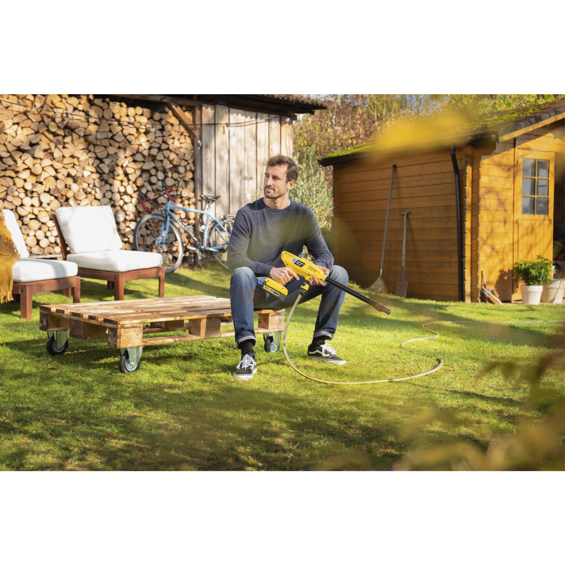 Innenarchitektur, Gras, Hinterhof, Schuh, Person