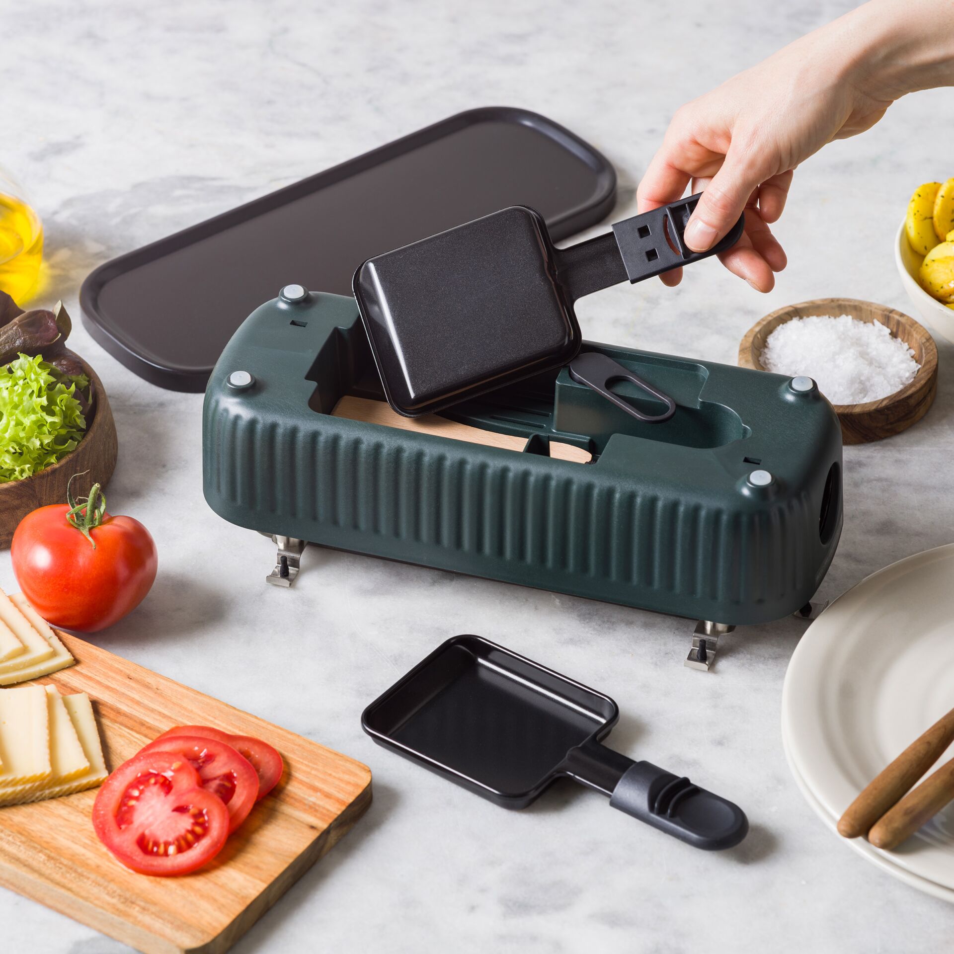 Mini-Raclette-Grill, Tischgrill, Wechselpfännchen, dunkelgrün, gerippte Oberfläche