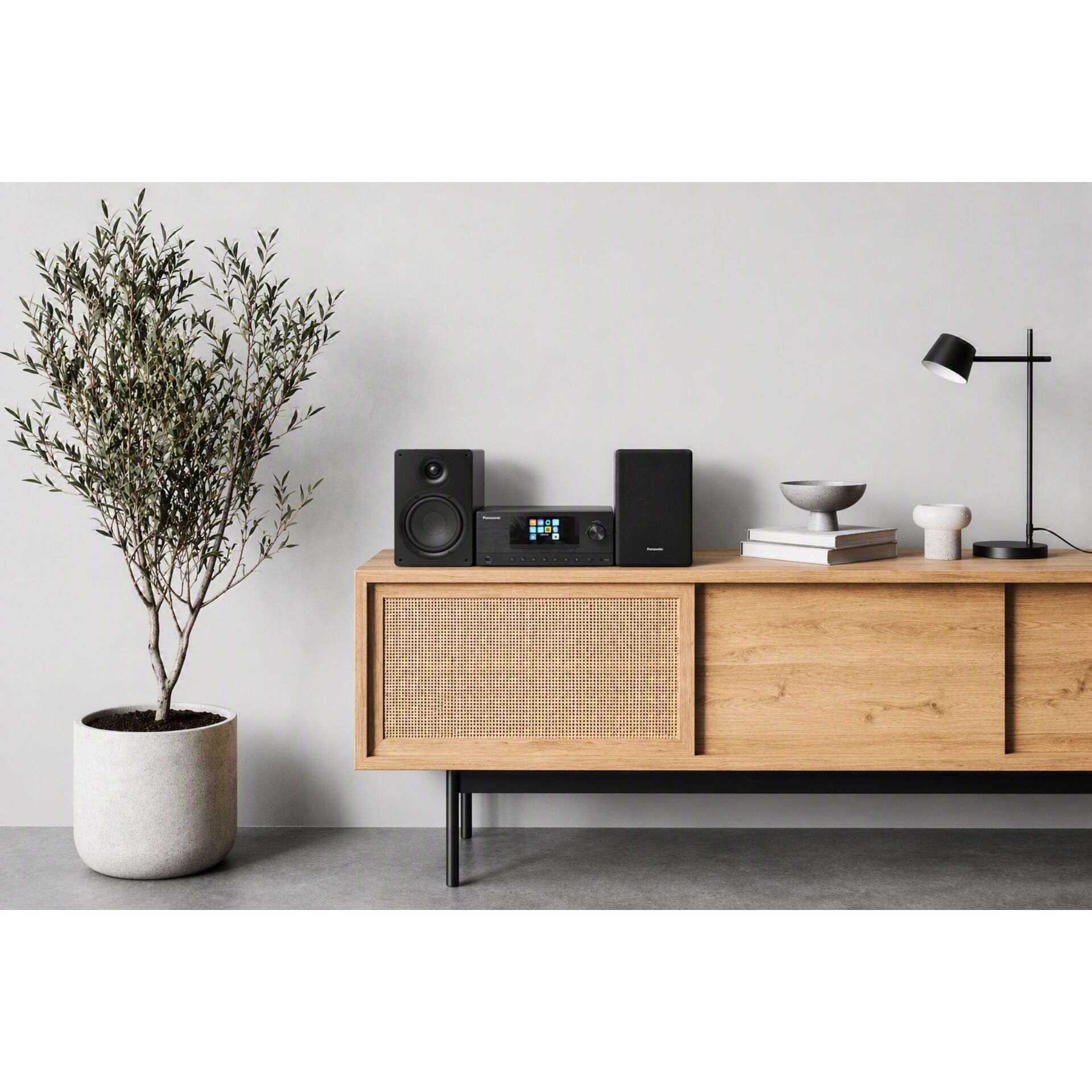 stereoanlage, boxen, holzsideboard, raummöbel, wohnzimmer