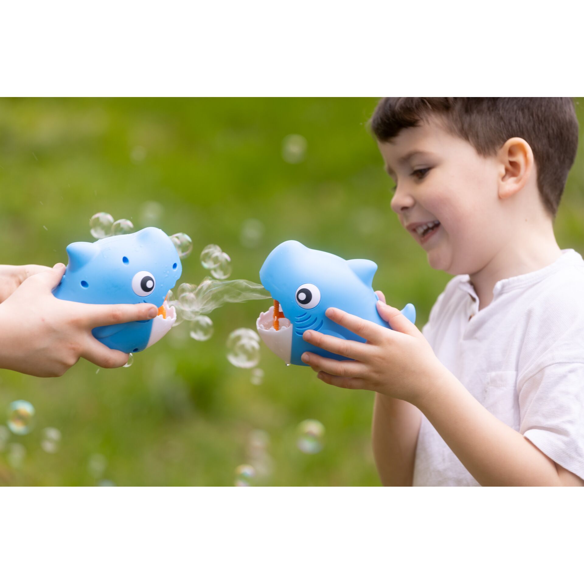 Blaue Spielzeugblasenpistolen, Bubble Poppers, Kinder Spielzeug, Wasserspielzeug, Schlauchblasen