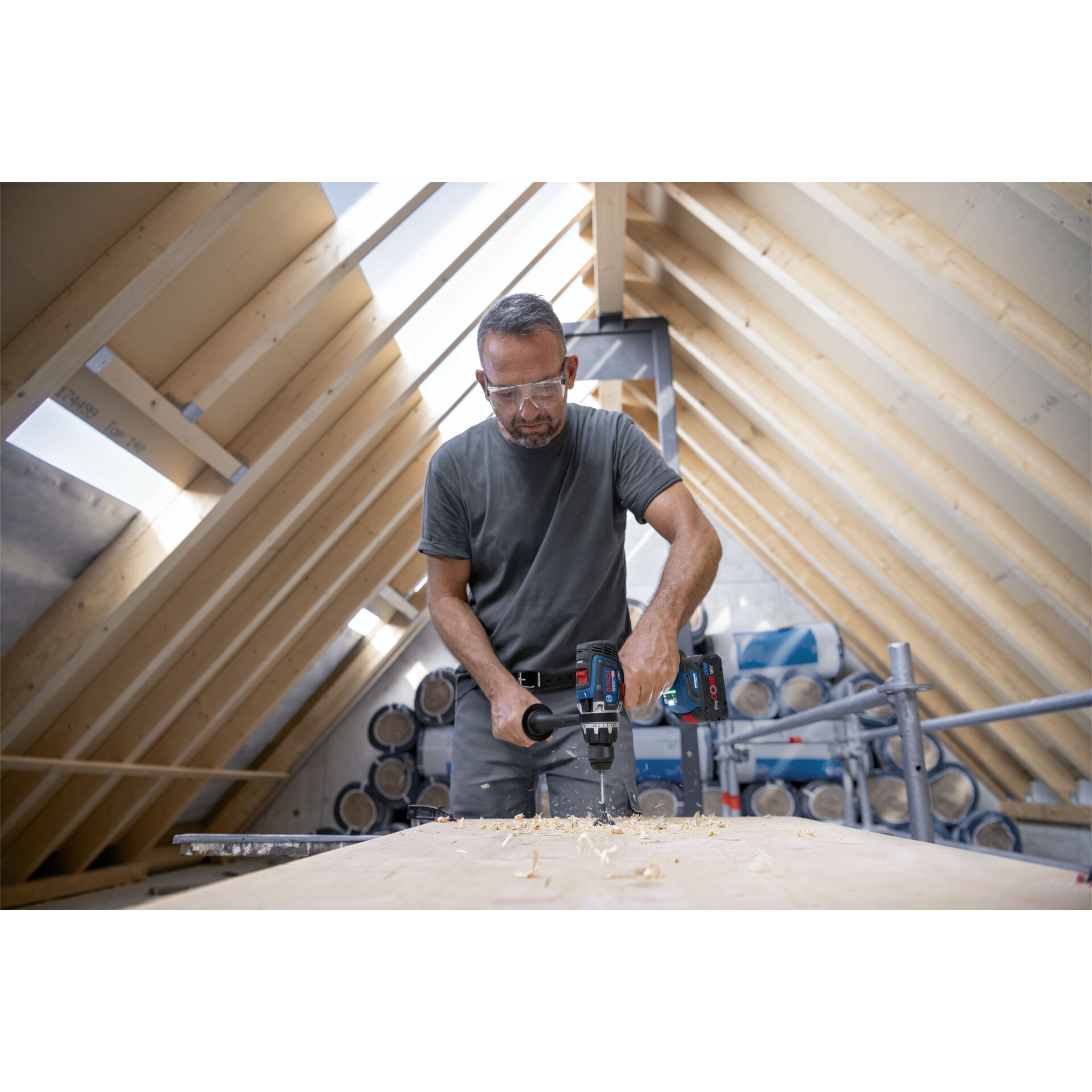 Gerät, Elektrische Bohrmaschine, Werkzeug, Person, Holzbearbeitung