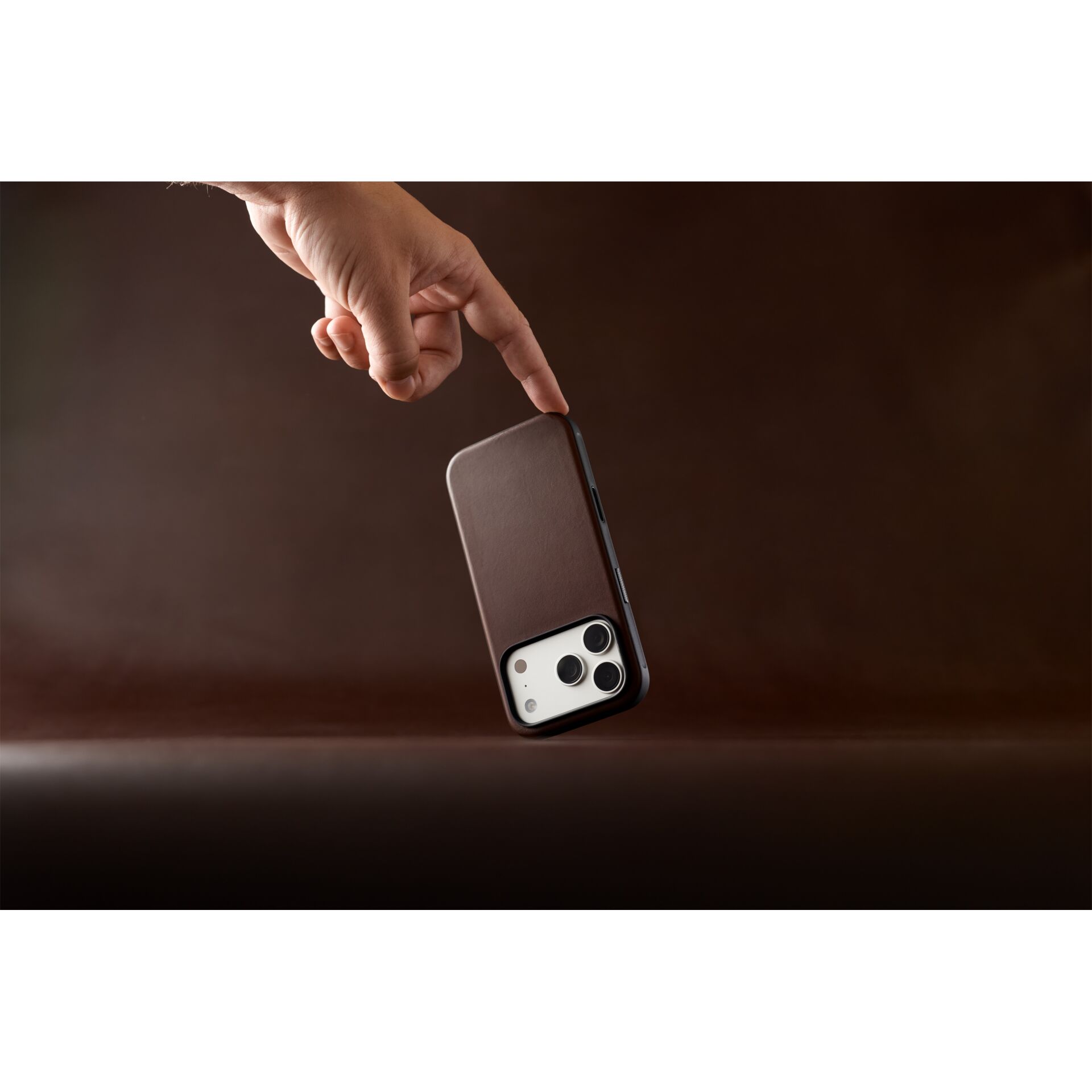 Smartphone, Handyhülle, Braune Hülle, Dreifachkamera, iPhone-Zubehör