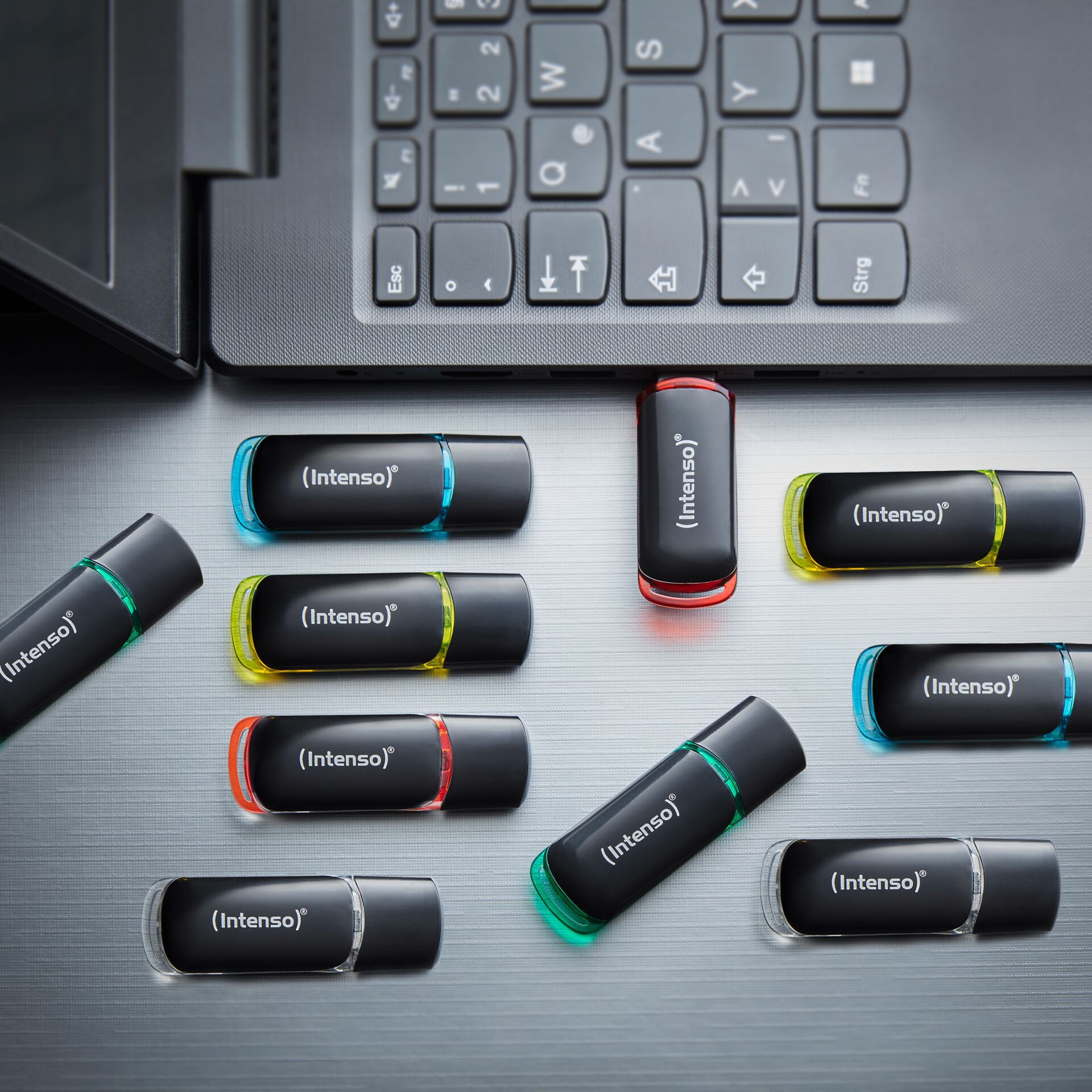 USB-Dongle, USB-Stick klein, bunte USB-Flashspeicher, Intenso Speicher, kompakte Metall-USB