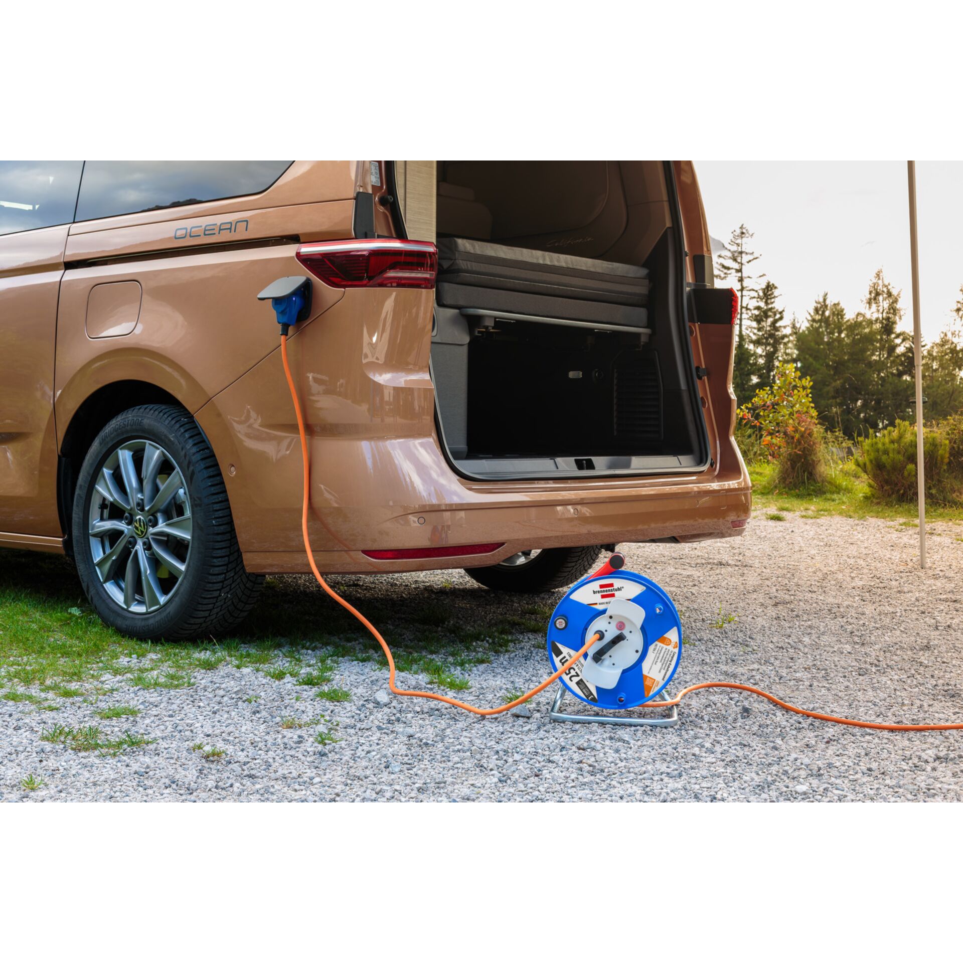 EV-Laden, Elektroauto, Auto, Kofferraum, Verlängerungskabel