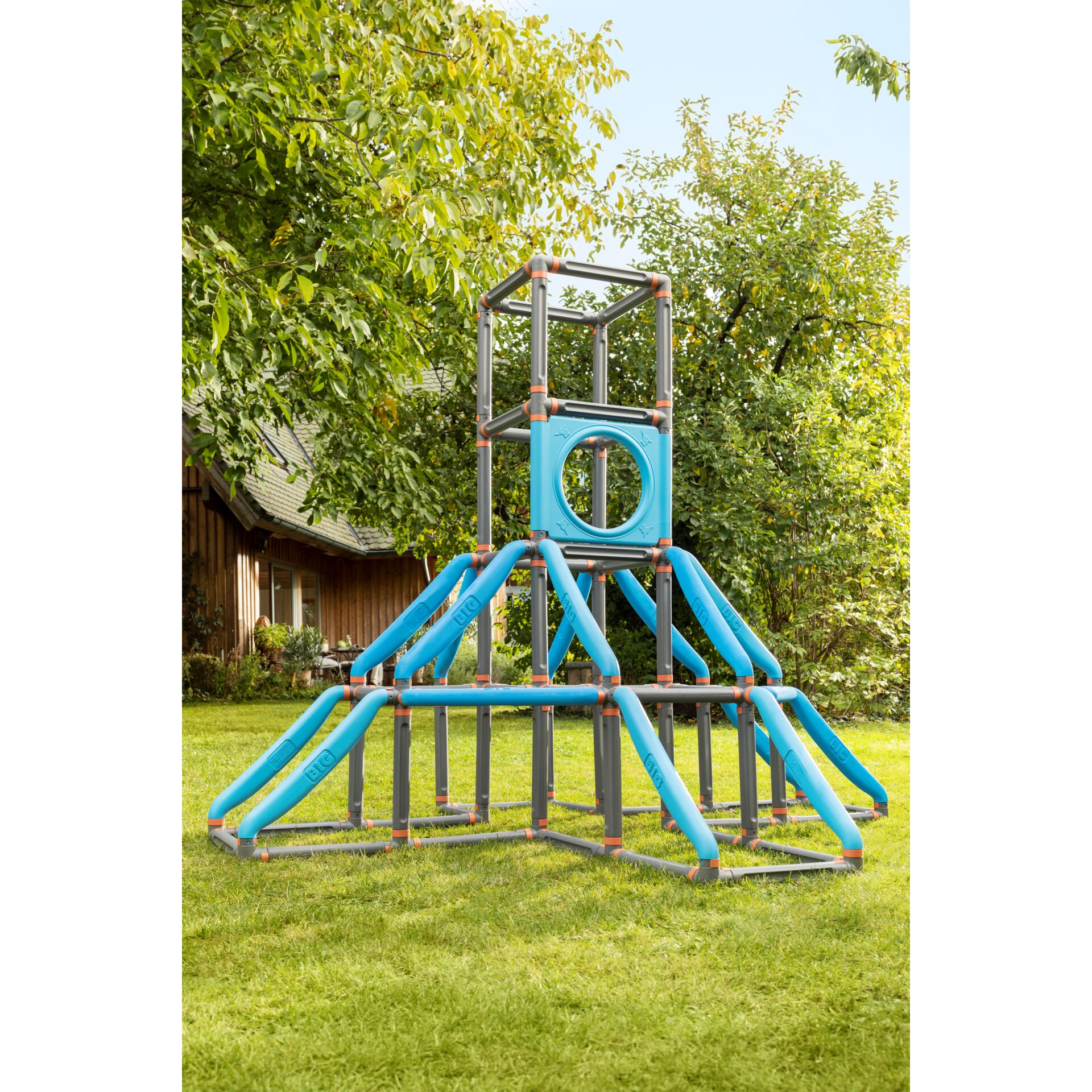 Spielbereich im Freien, Draußen, Spielbereich, Gras, Pflanze