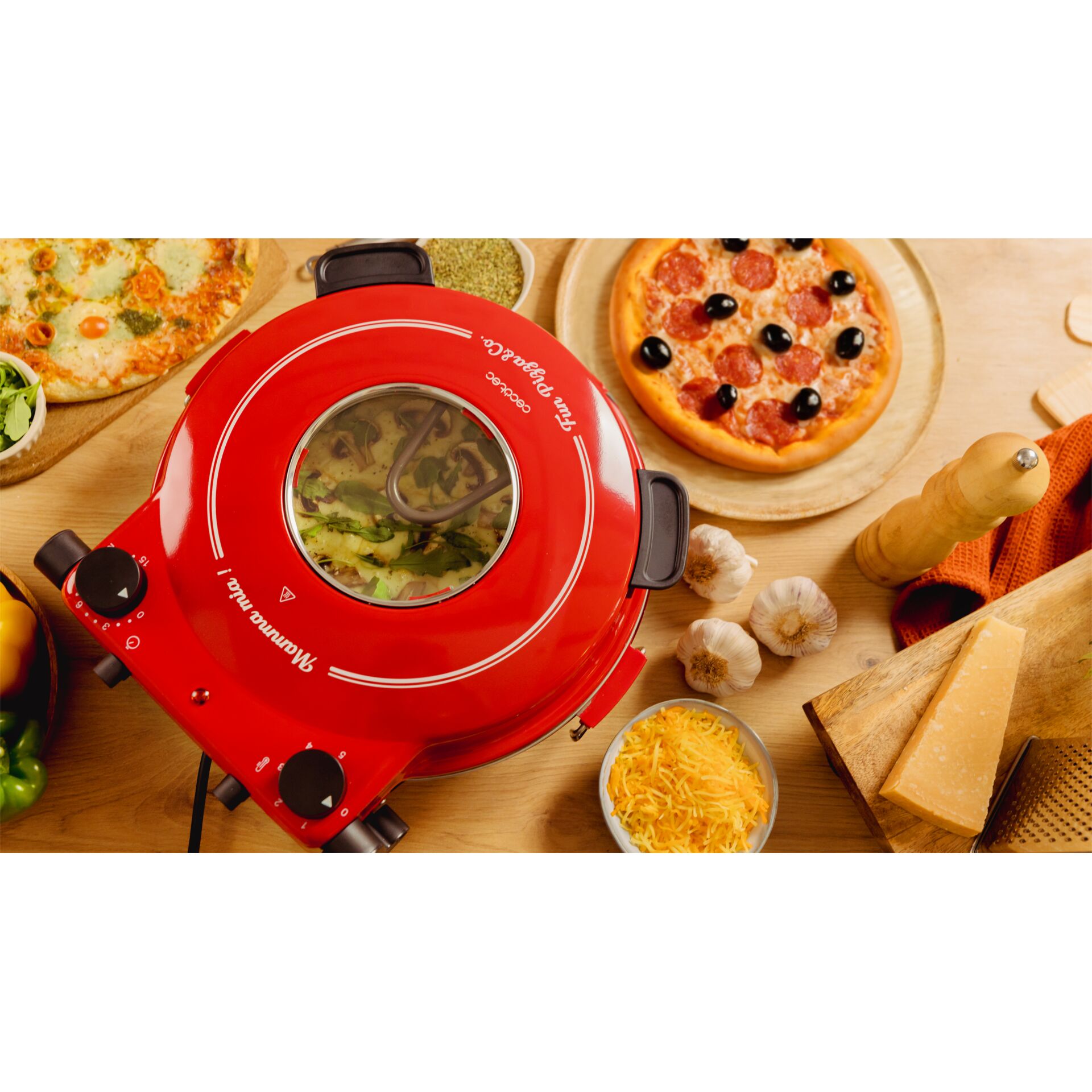 Essen, Mahlzeit, Gericht, Pizza, Präsentation des Essens, Essen, Mahlzeit, Gericht, Pizza, Präsentation des Essens