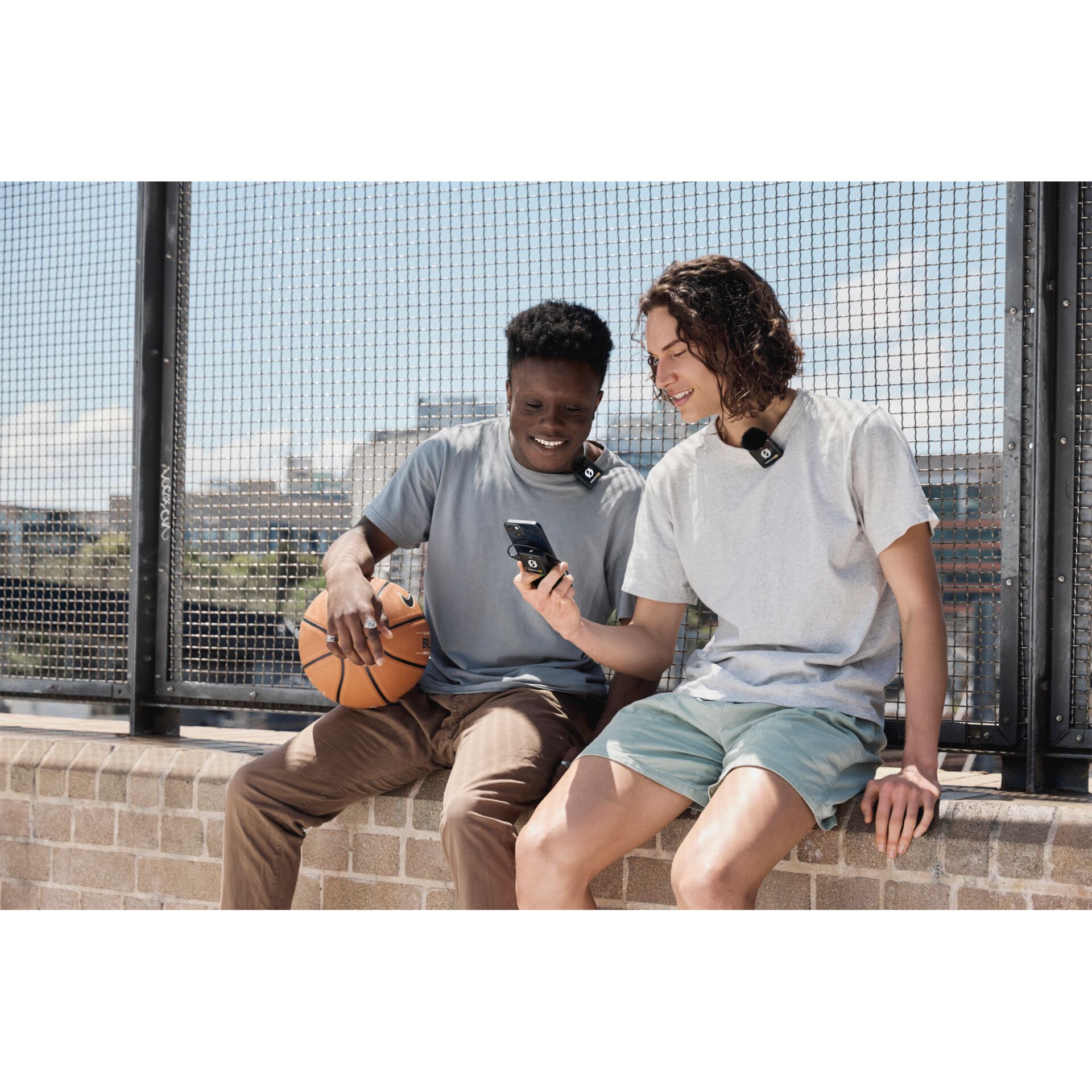 Person, Sitzen, Basketball (Ball), Erwachsener, Mann