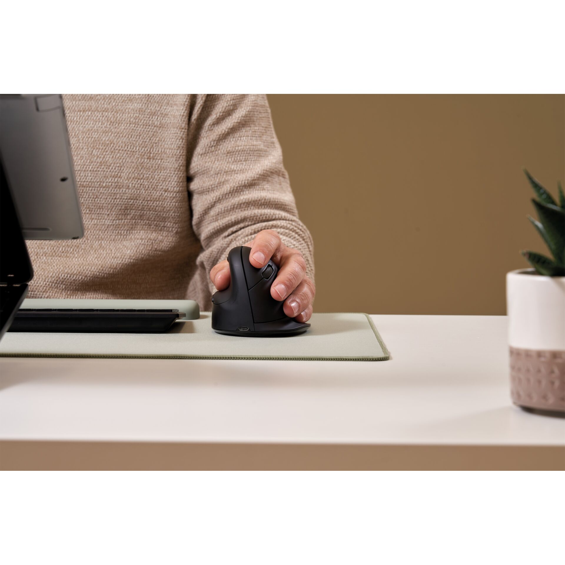 Drinnen, Innenarchitektur, Mobiliar, Tabelle, Computer-Hardware