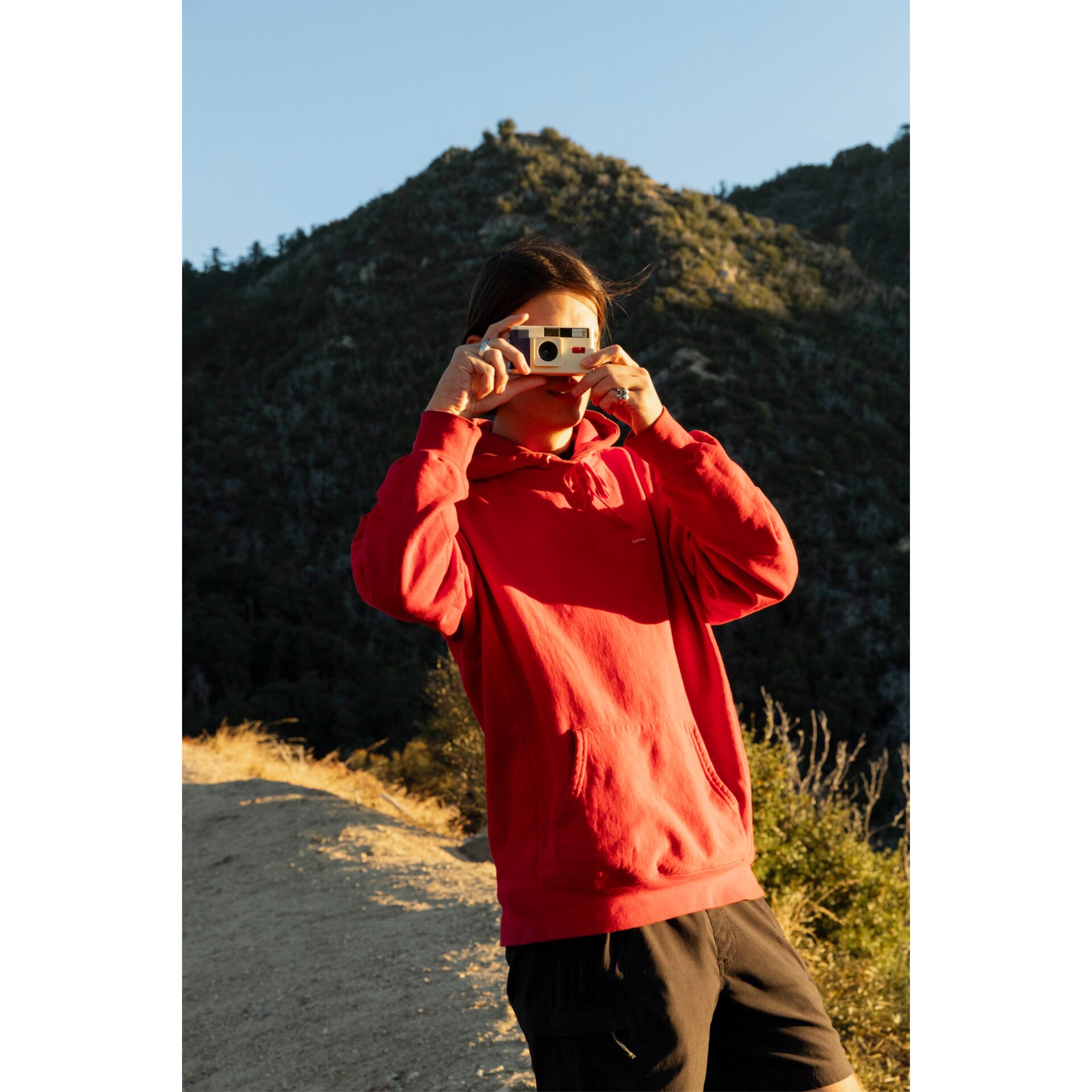 Hoodie, Rote Hoodie, Casualwear, Outdoor, Kamera Foto