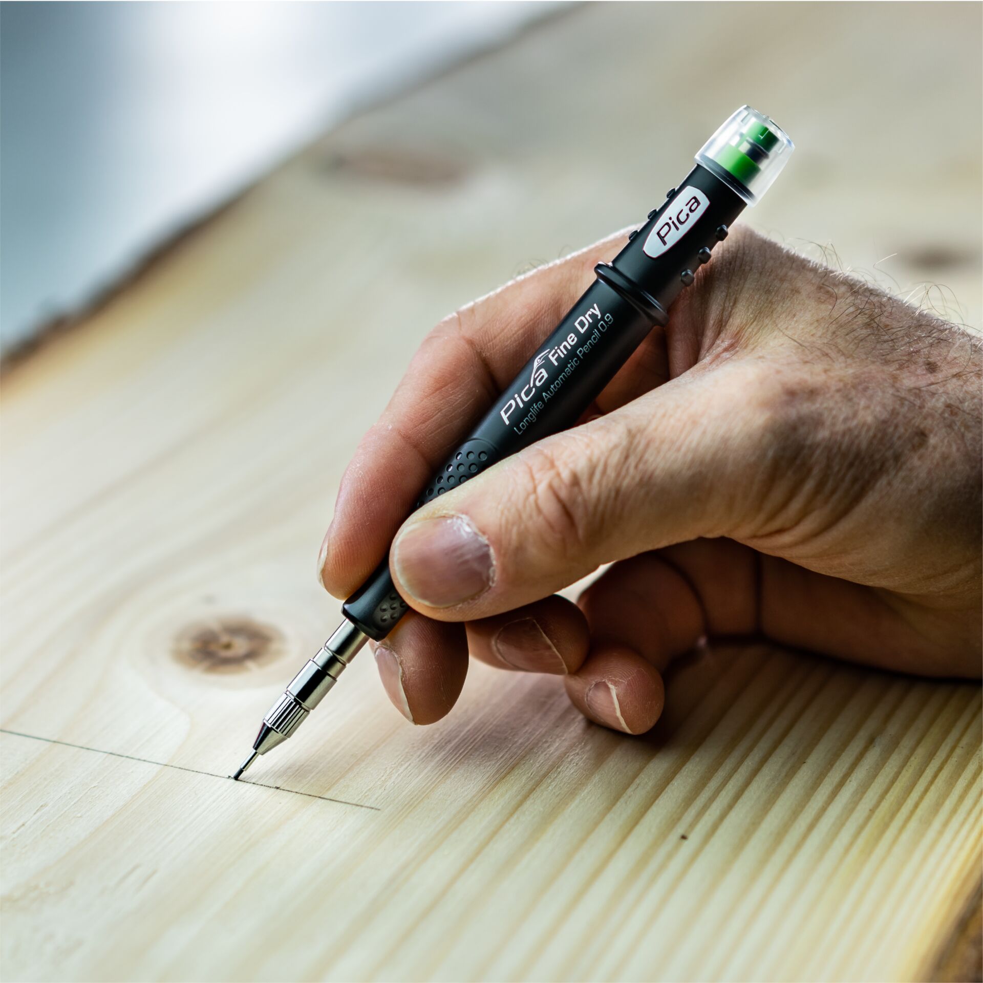 Präzisionsstift, Grafitstift, Mechanischer Stift, feine Linie, Holztisch