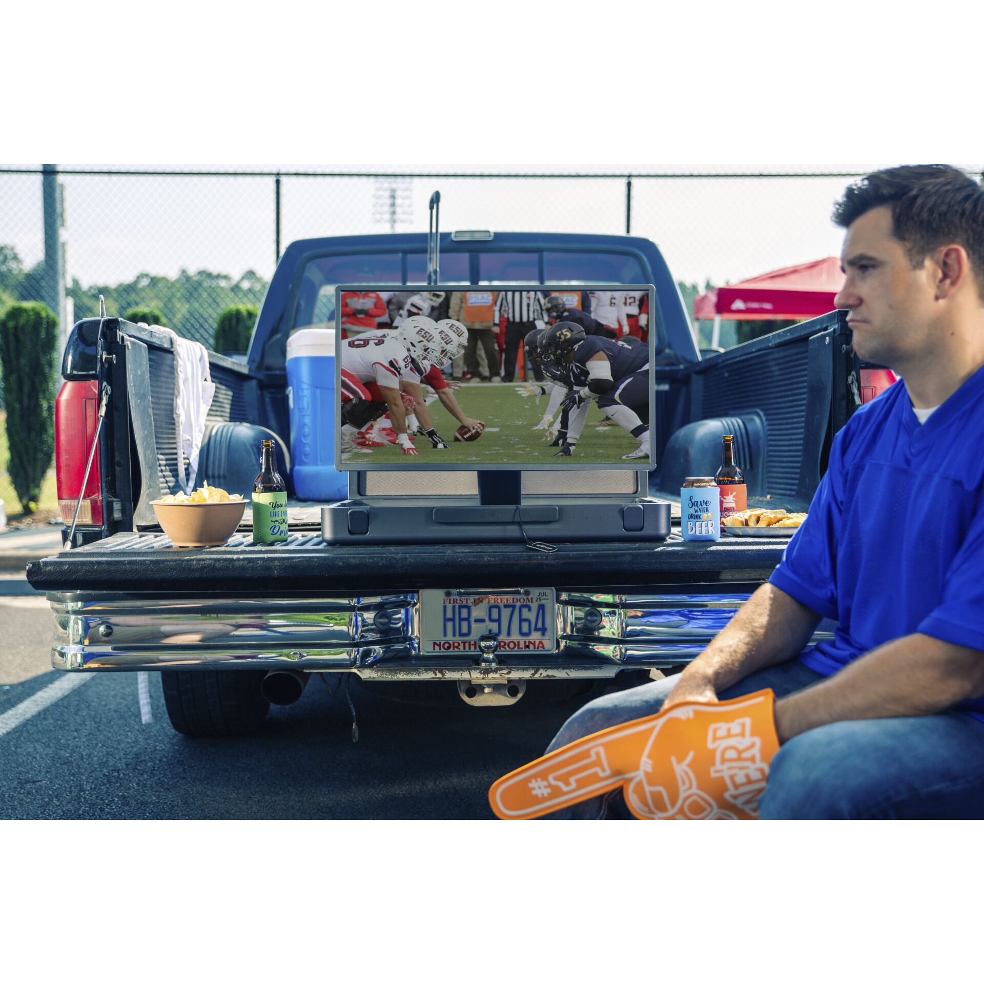 Kleintransporter, Helm, Erwachsener, Mann, Person, Kleintransporter, Helm, Erwachsener, Mann, Person