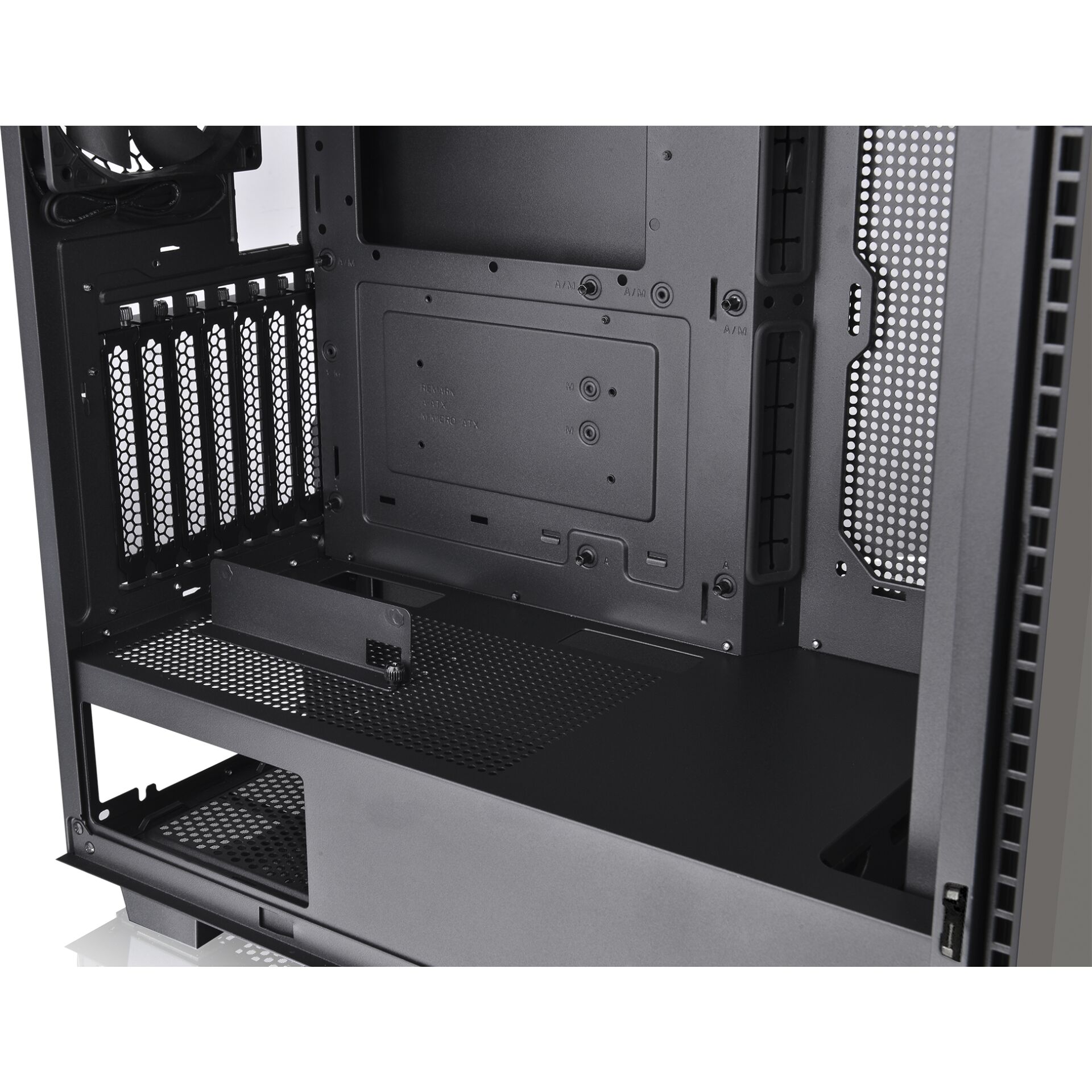 PC-Gehäuse, Mid-Tower, Mesh-Panel, PSU-Schublade, innenraum