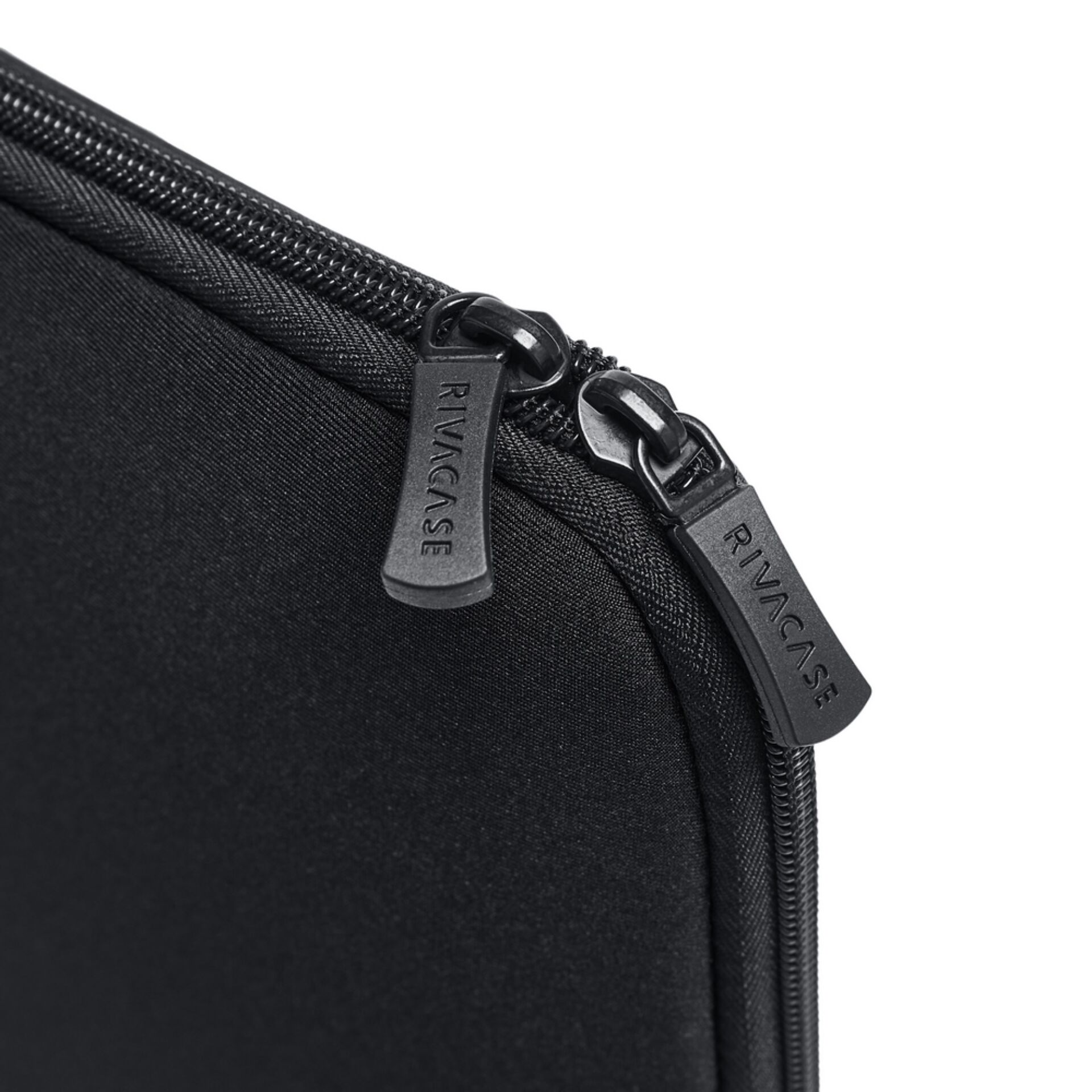 Schwarze Tasche, Doppelreißverschluss, Reißverschlussanhänger, Textilgewebe