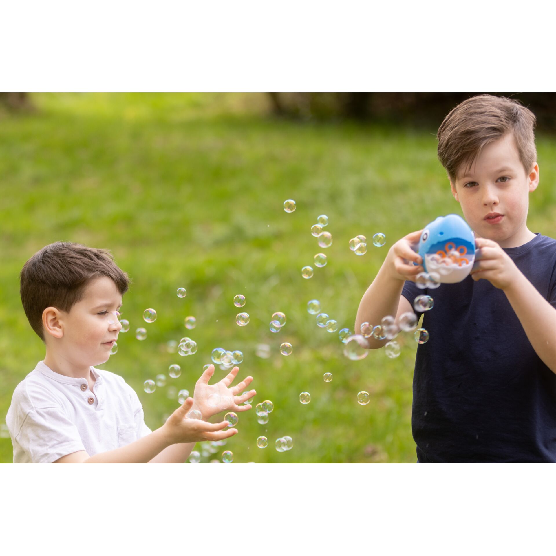 Blasen, Seifenblasen, Kinder spielen, Outdoor-Aktivität, Bubble-Spielzeug