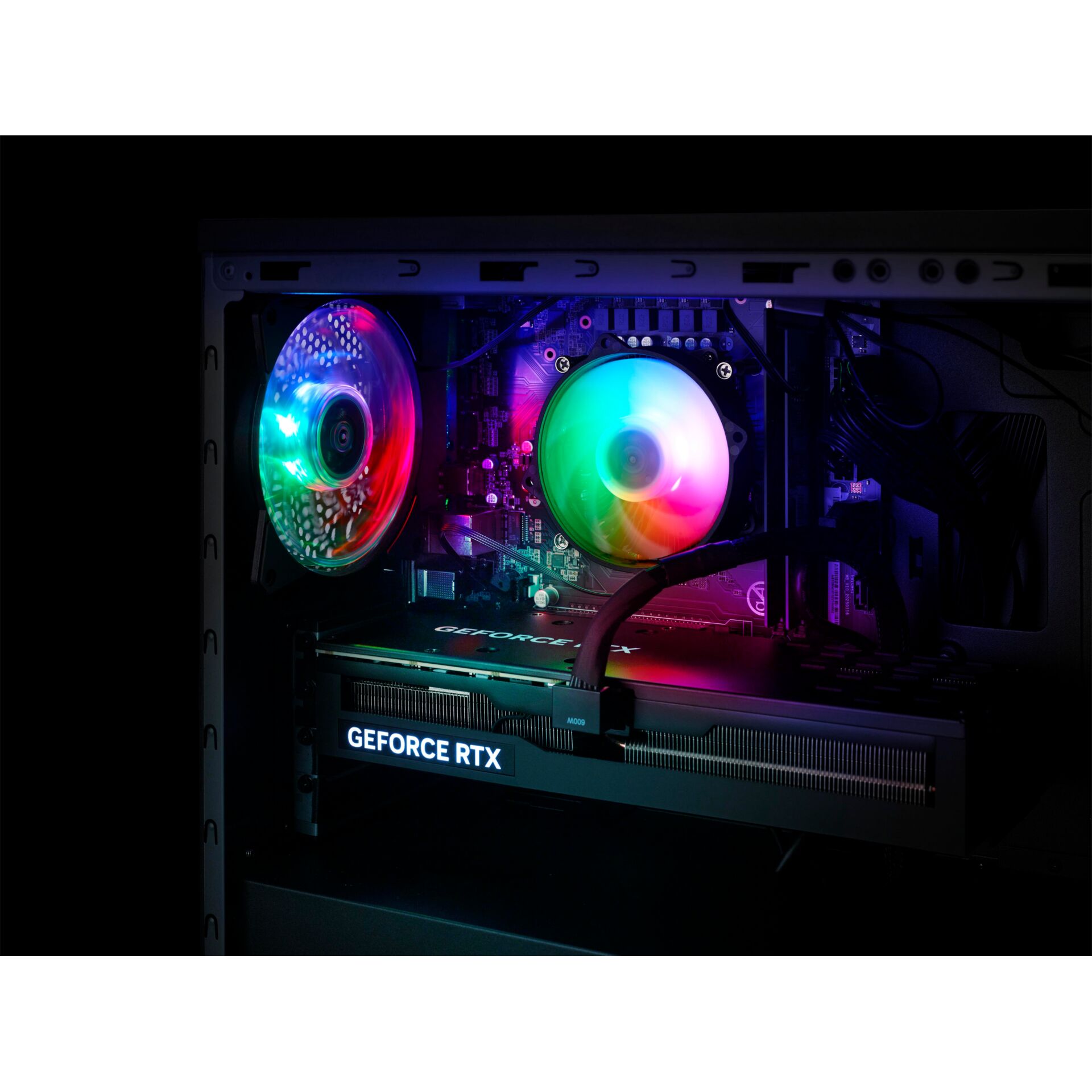 pc-innenraum, grafikkarte, geforce rtx, rgb-lüfter, mid-tower