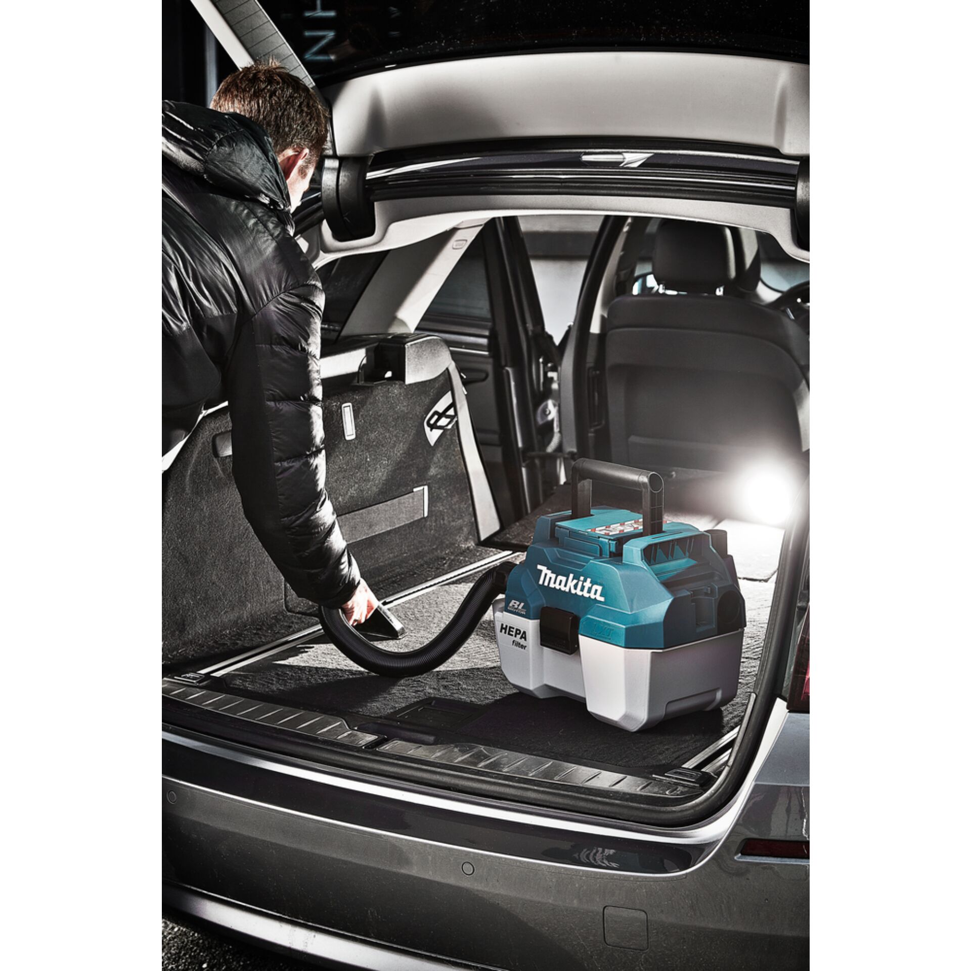 Erwachsener, Männlich, Mann, Person, Kofferraum