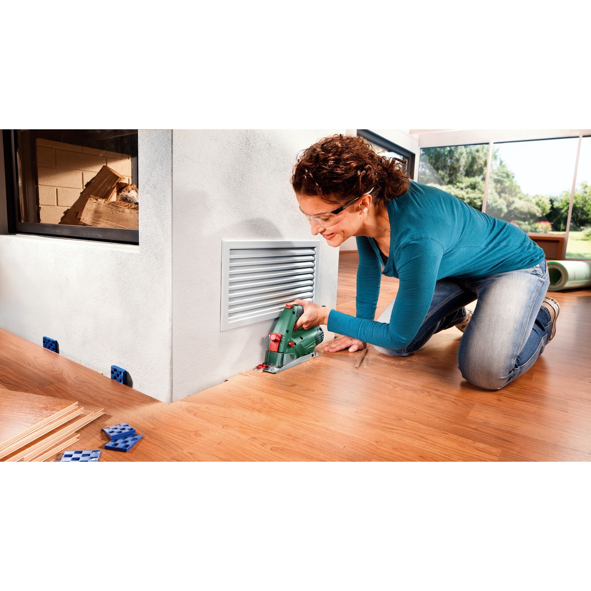 Drinnen, Innenarchitektur, Elektrische Bohrmaschine, Werkzeug, Person