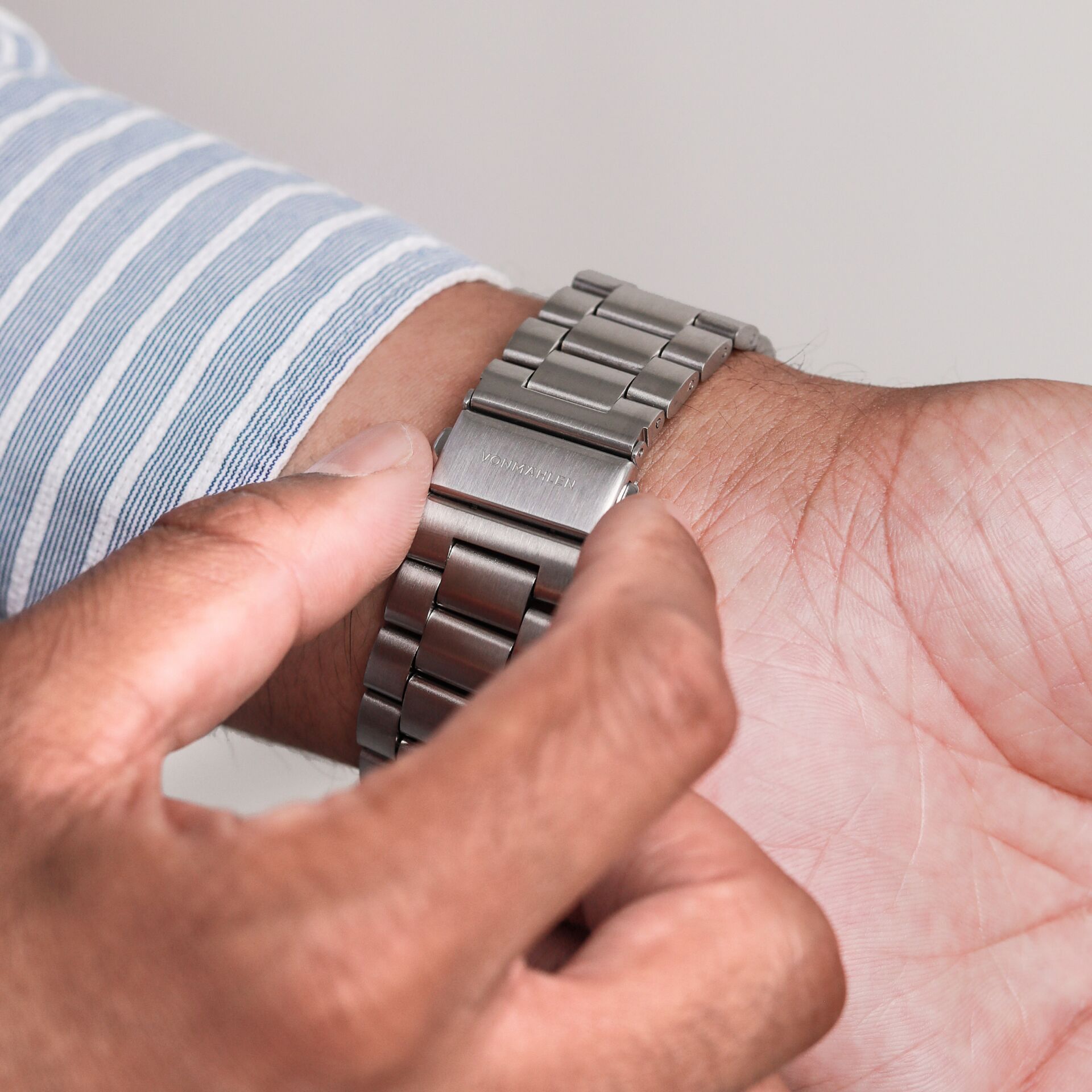 Hand, Handgelenk, Finger, Armbanduhr, Arm, Hand, Handgelenk, Finger, Armbanduhr, Arm