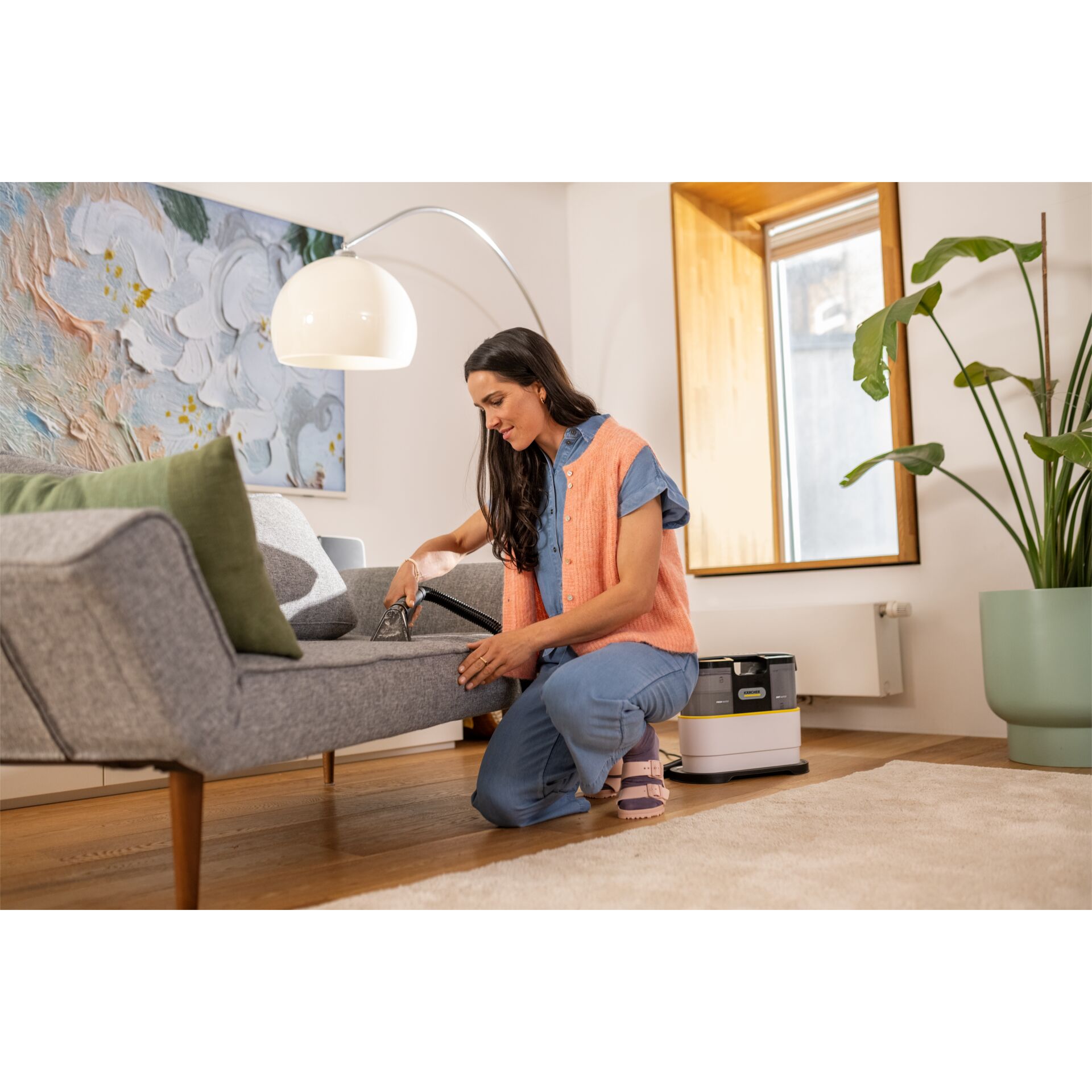 Lampe, Person, Sitzen, Drinnen, Innenarchitektur