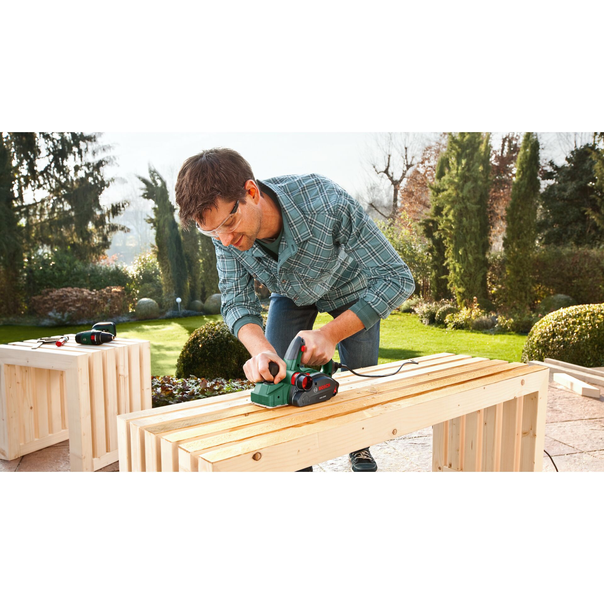 Gerät, Elektrische Bohrmaschine, Werkzeug, Person, Holzbearbeitung