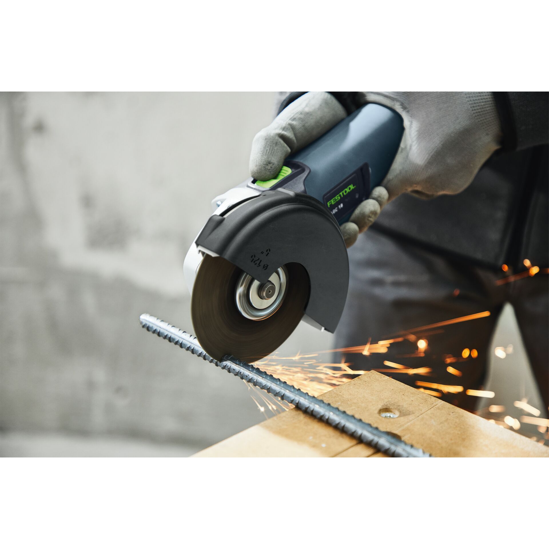 Stichsäge, Trennscheibe, Metall, Schwarzer Griff, Schnitt